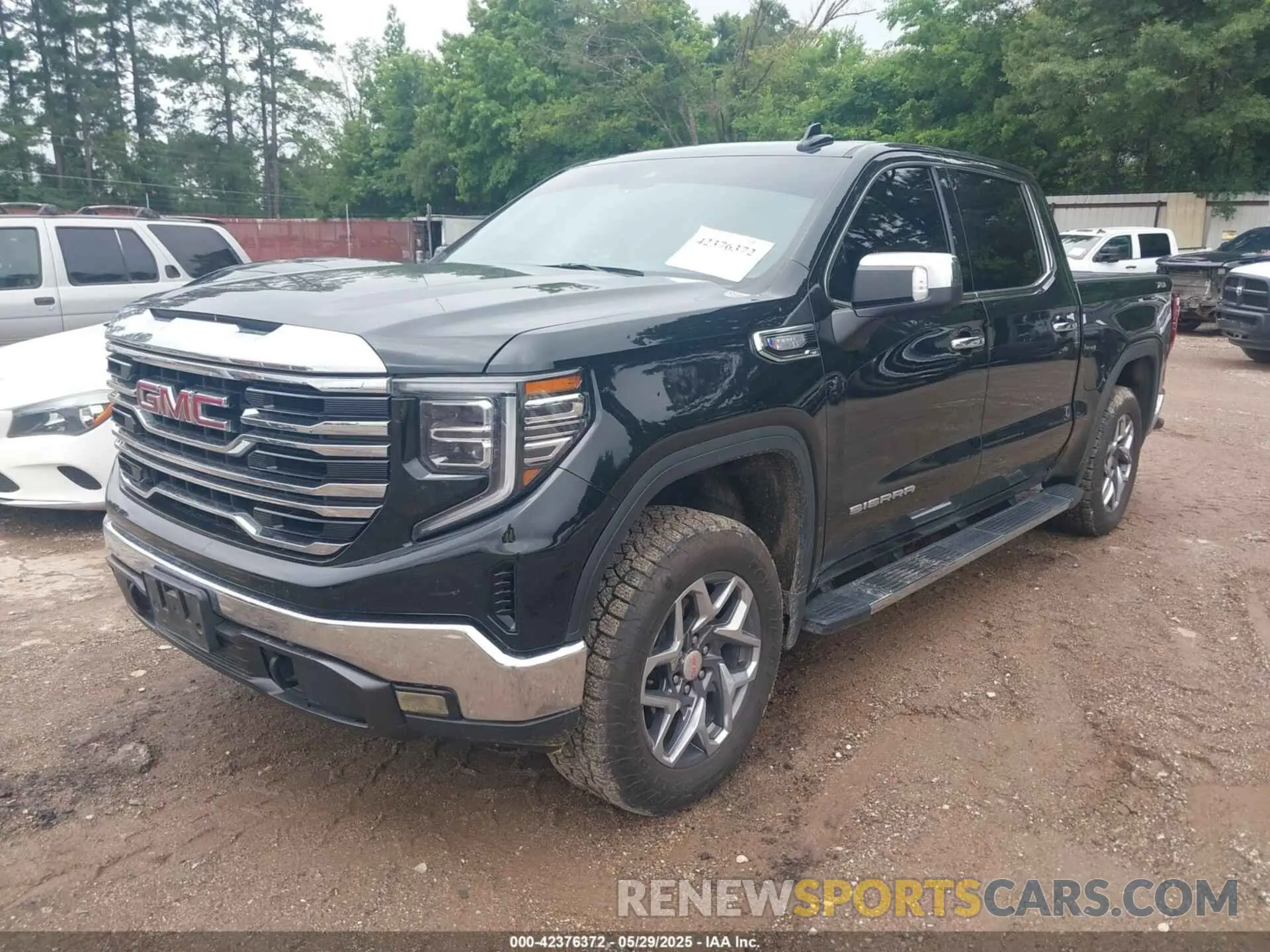 2 Photograph of a damaged car 3GTUUDED1NG604300 GMC SIERRA 1500 2022