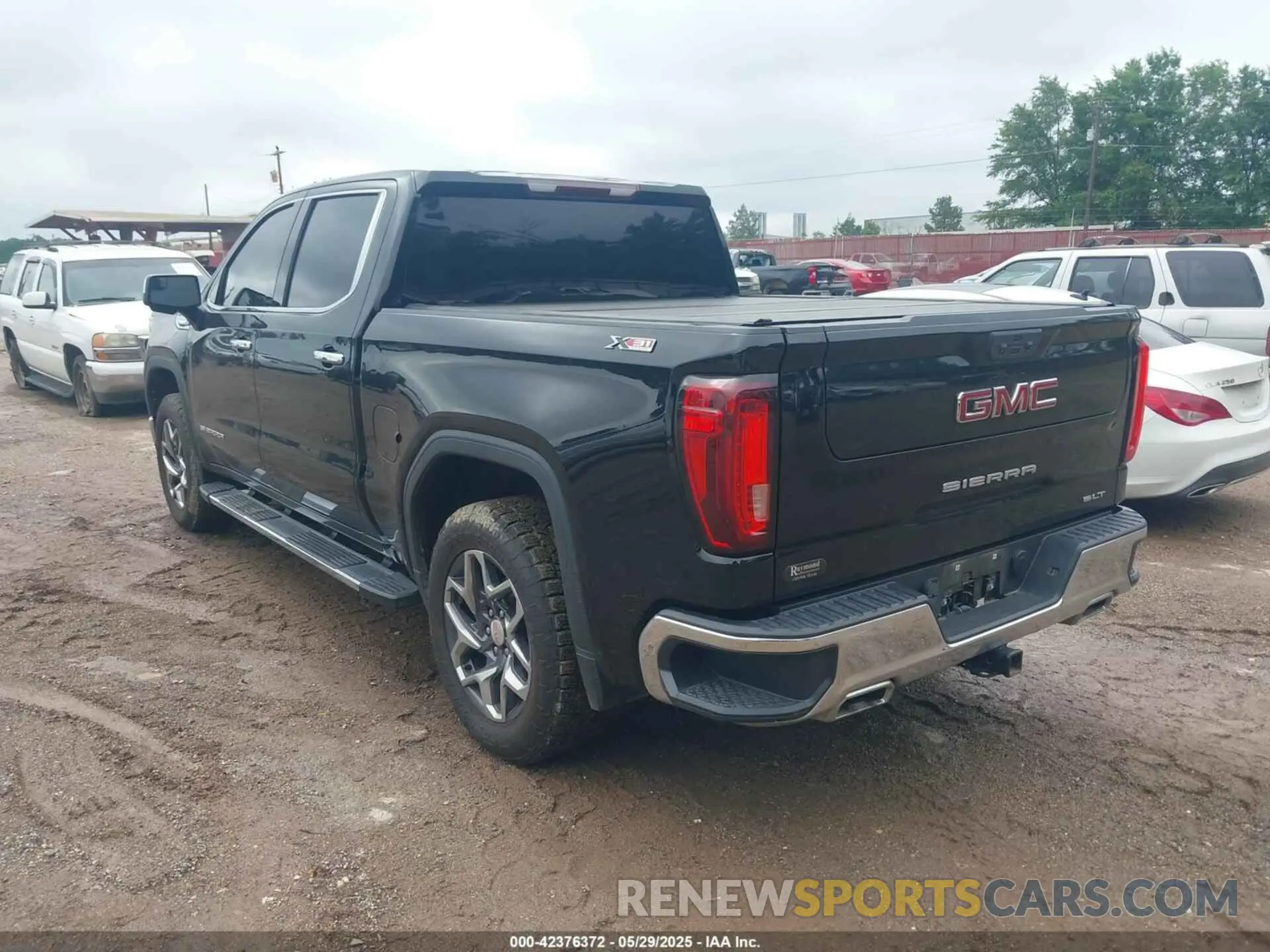 3 Photograph of a damaged car 3GTUUDED1NG604300 GMC SIERRA 1500 2022