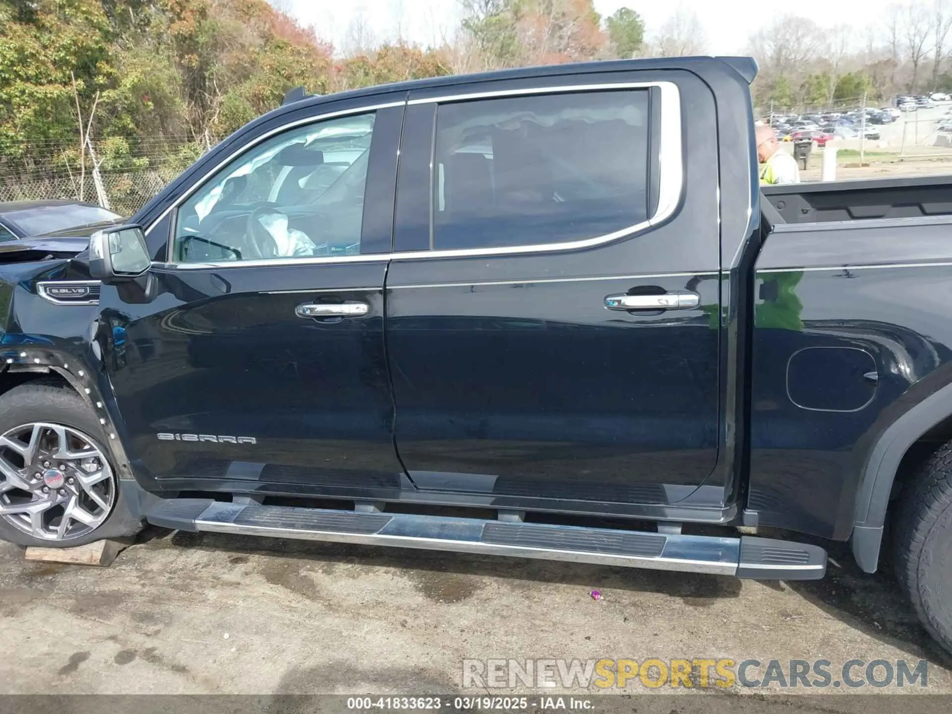 14 Photograph of a damaged car 3GTUUDED5NG606258 GMC SIERRA 1500 2022
