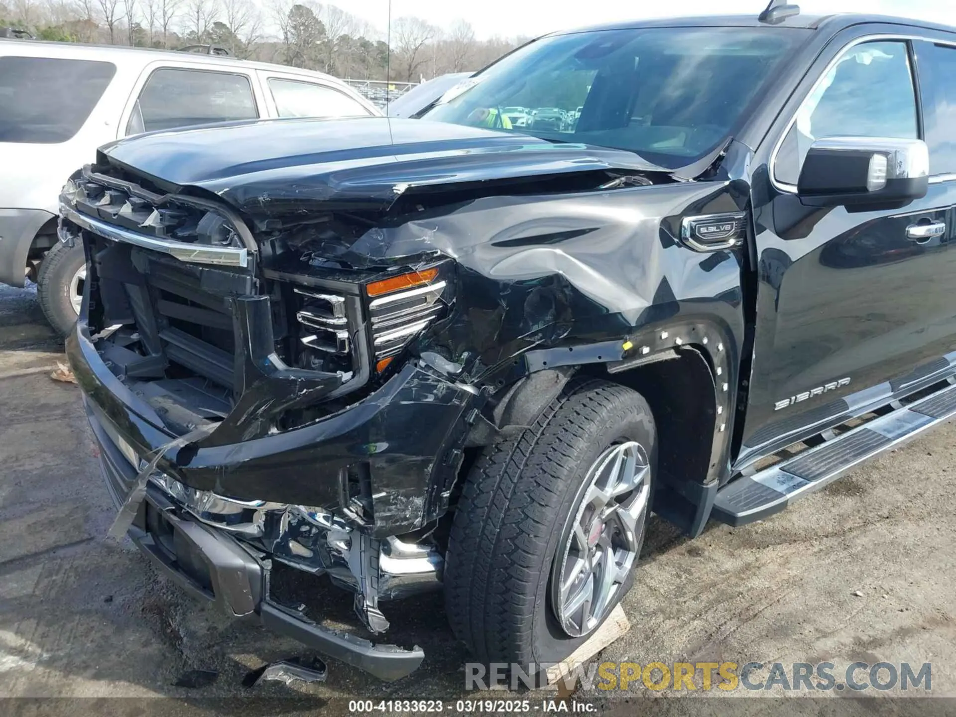 17 Photograph of a damaged car 3GTUUDED5NG606258 GMC SIERRA 1500 2022