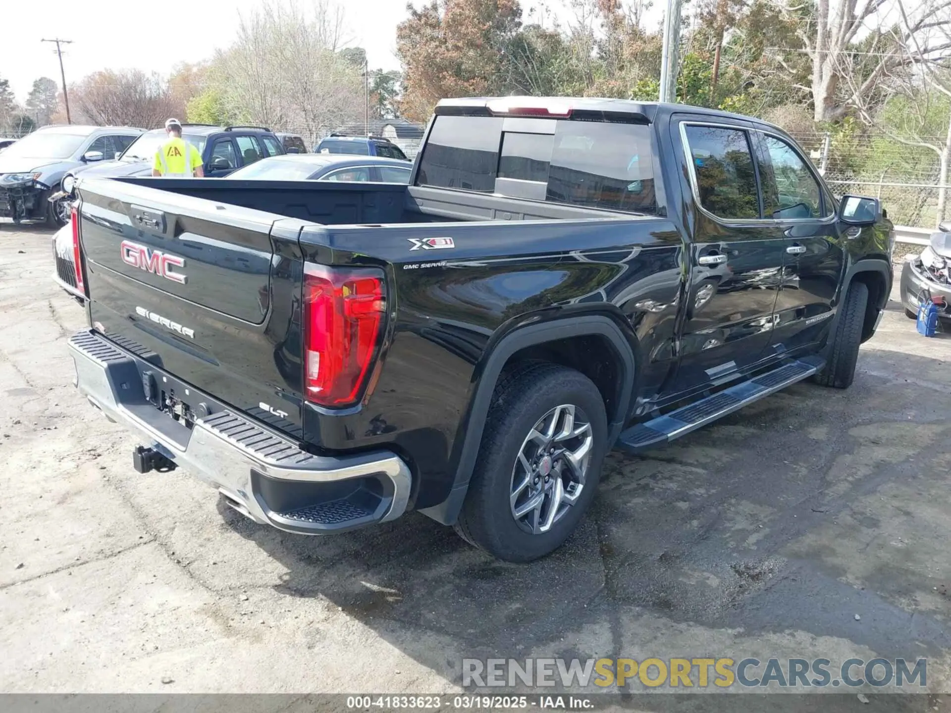 4 Photograph of a damaged car 3GTUUDED5NG606258 GMC SIERRA 1500 2022