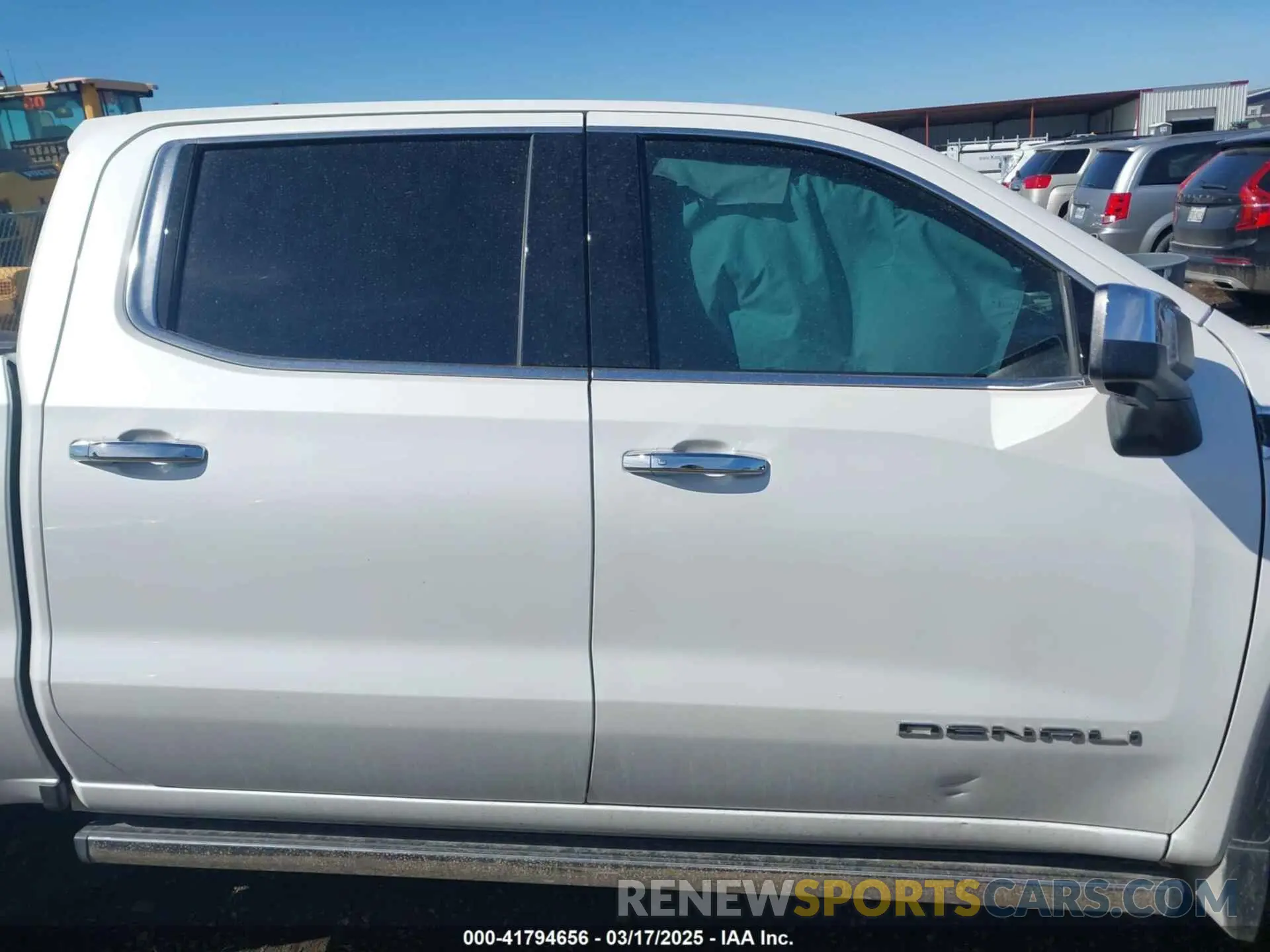 14 Photograph of a damaged car 3GTUUGED3NG682482 GMC SIERRA 1500 2022