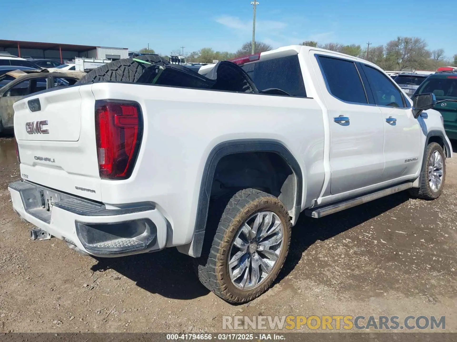 4 Photograph of a damaged car 3GTUUGED3NG682482 GMC SIERRA 1500 2022