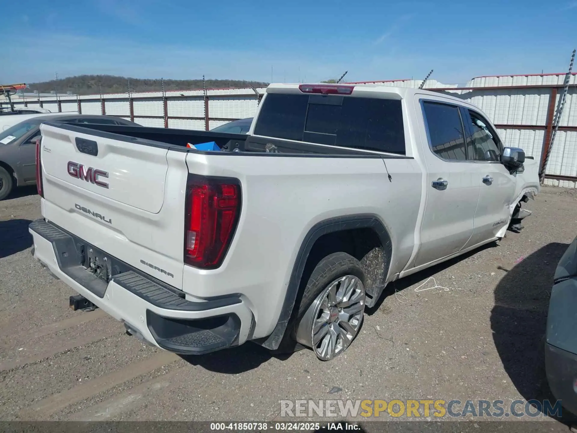 4 Photograph of a damaged car 3GTUUGET0NG599597 GMC SIERRA 1500 2022