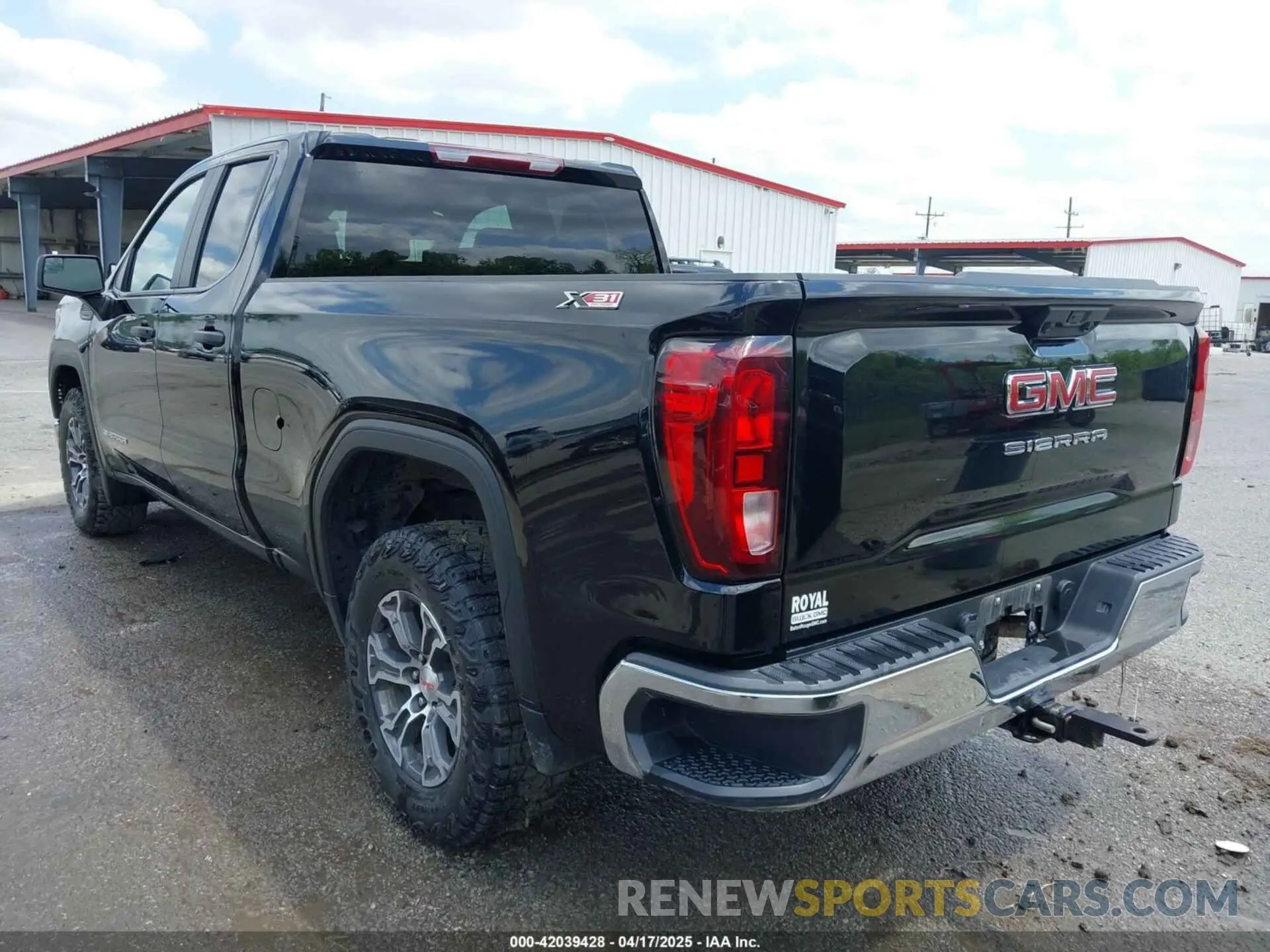 3 Photograph of a damaged car 1GTRUAED8PZ274243 GMC SIERRA 1500 2023