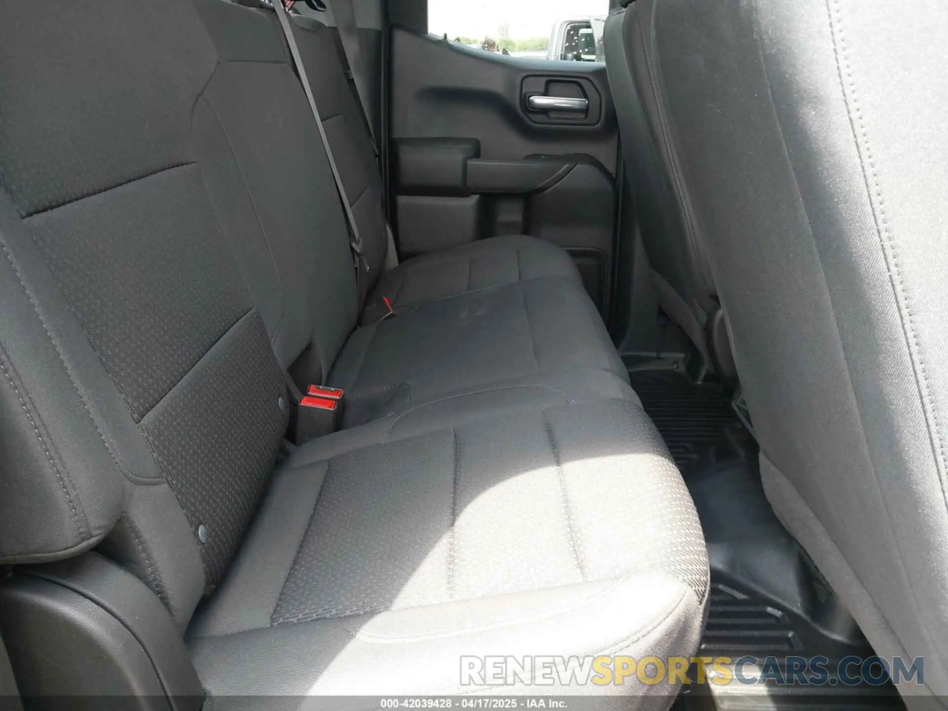 8 Photograph of a damaged car 1GTRUAED8PZ274243 GMC SIERRA 1500 2023