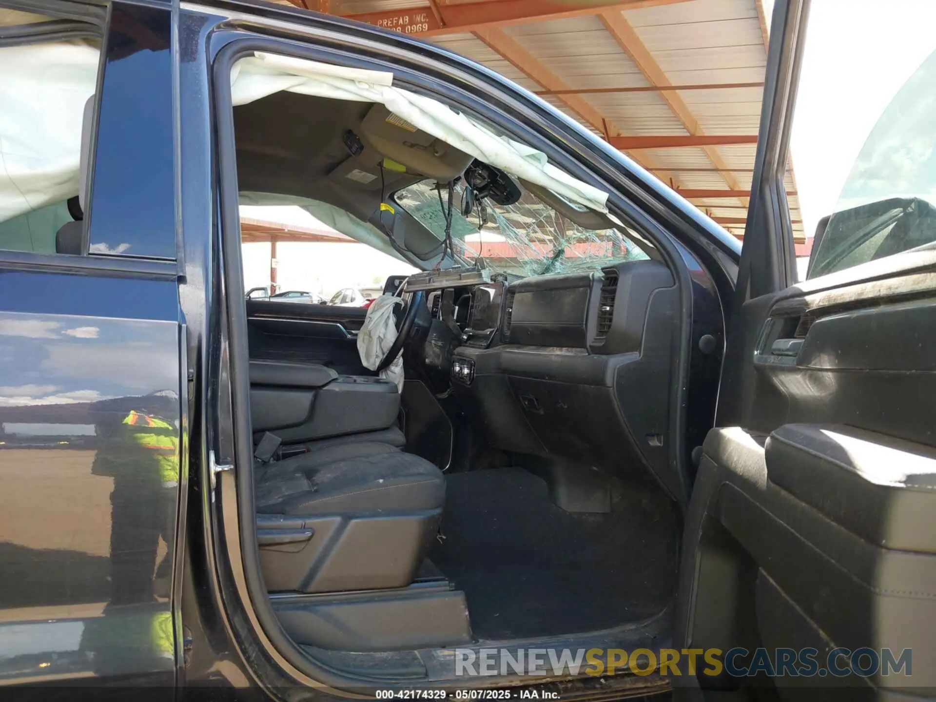 5 Photograph of a damaged car 1GTUUCED7PZ123982 GMC SIERRA 1500 2023