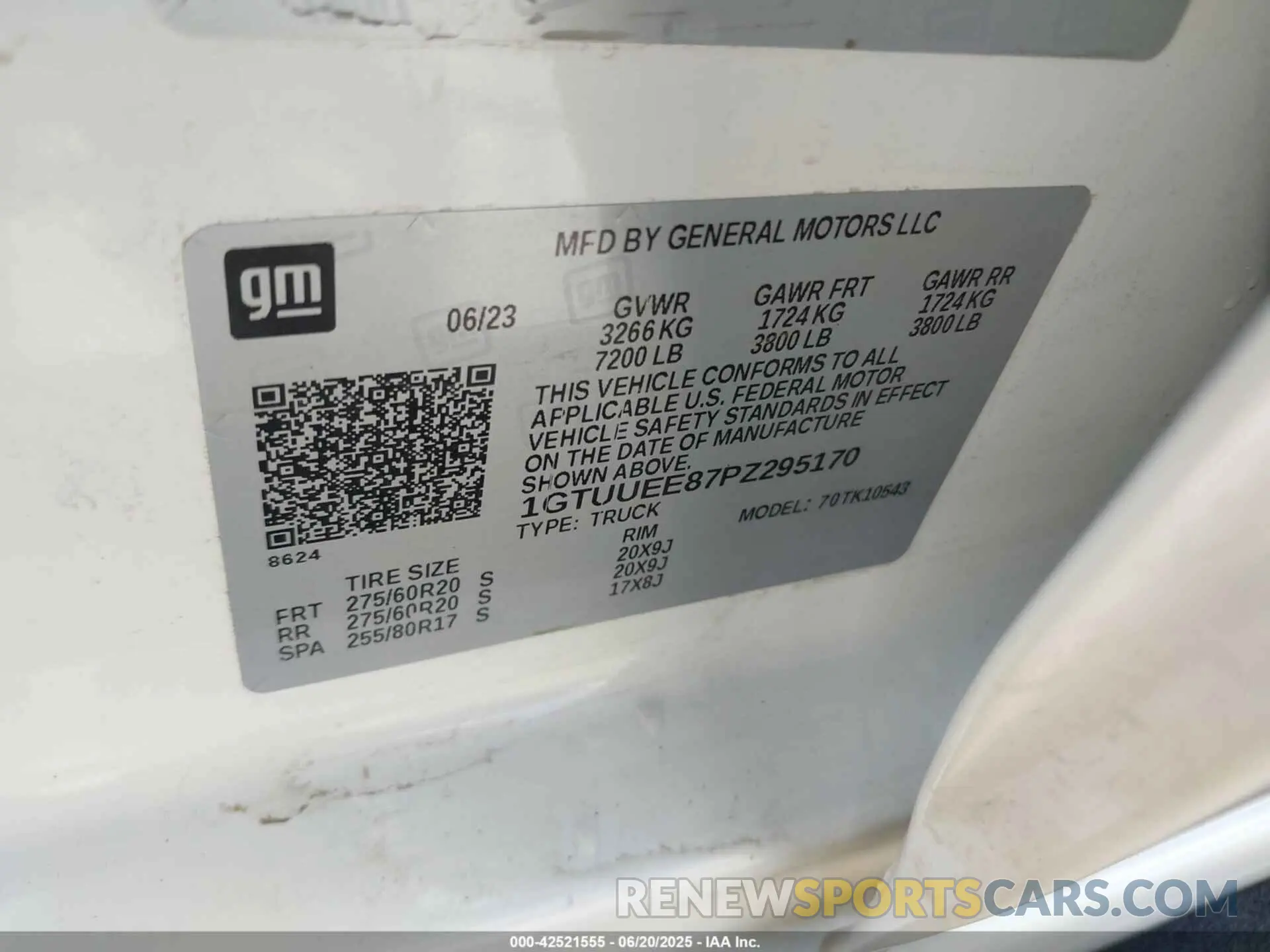 9 Photograph of a damaged car 1GTUUEE87PZ295170 GMC SIERRA 1500 2023