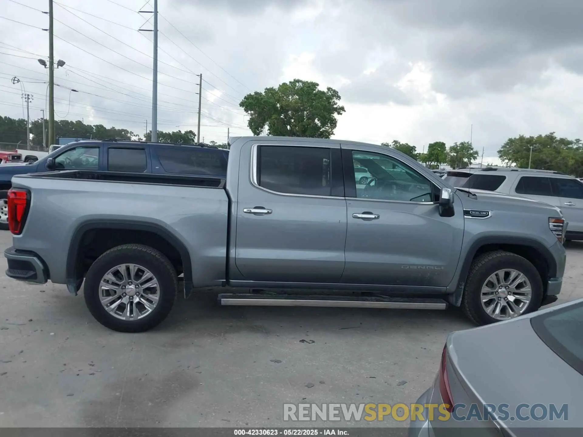 13 Photograph of a damaged car 1GTUUGED7PZ270231 GMC SIERRA 1500 2023