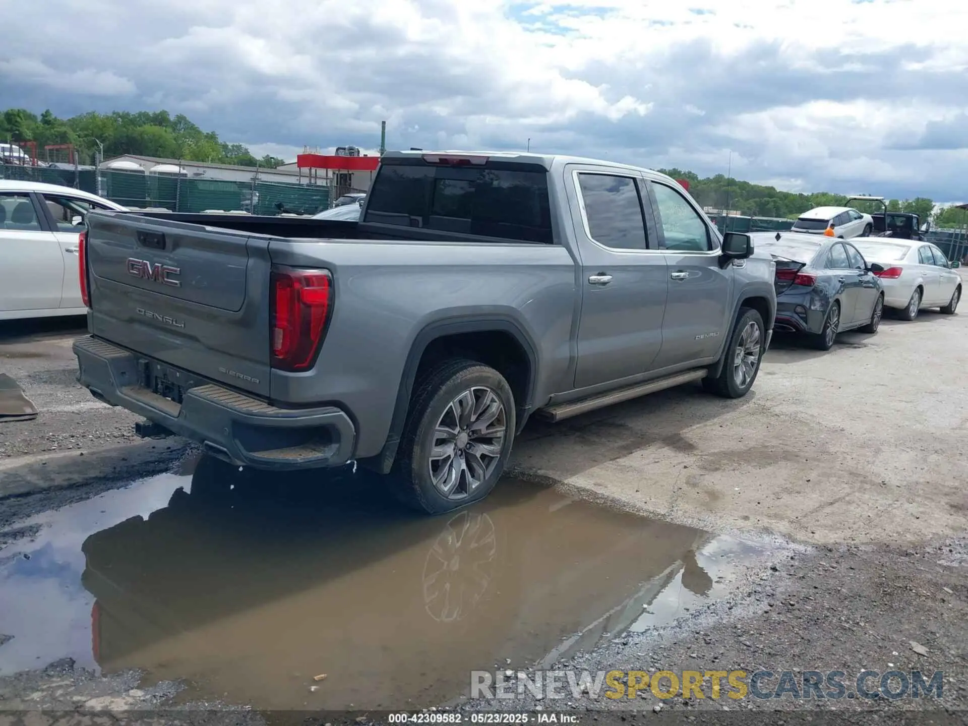 4 Photograph of a damaged car 1GTUUGEL3PZ146089 GMC SIERRA 1500 2023