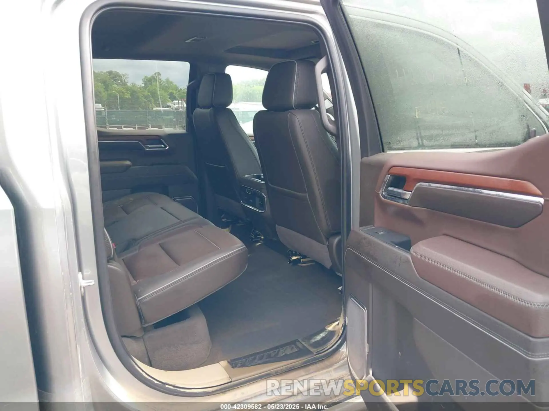 8 Photograph of a damaged car 1GTUUGEL3PZ146089 GMC SIERRA 1500 2023
