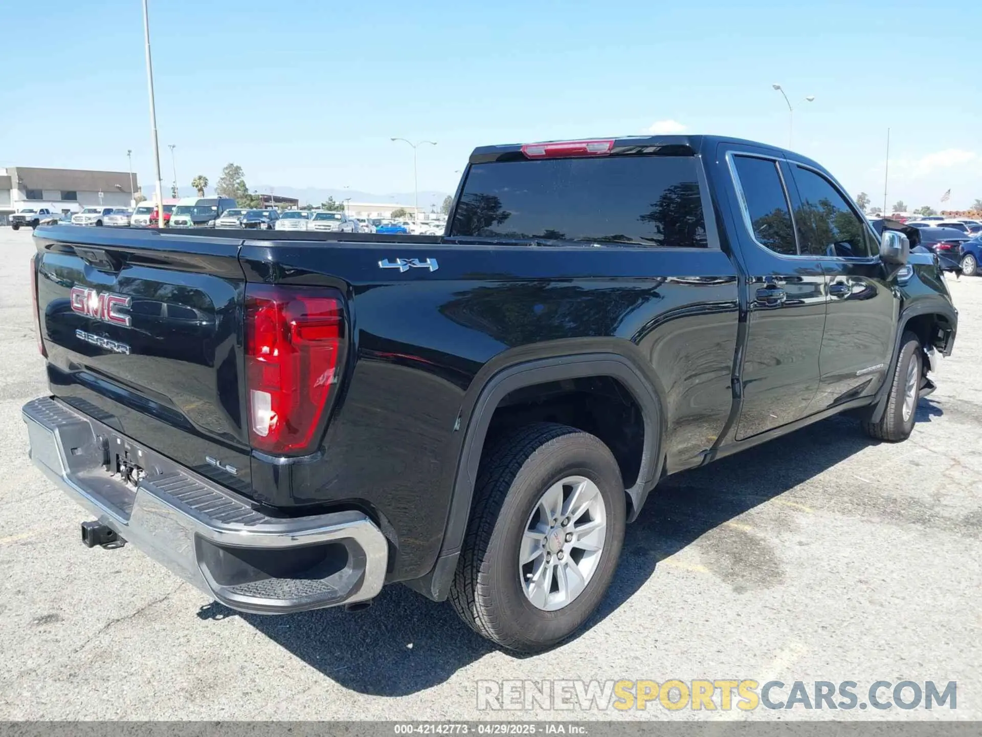 4 Фотография поврежденного автомобиля 1GTVUBE81PZ328392 GMC SIERRA 1500 2023