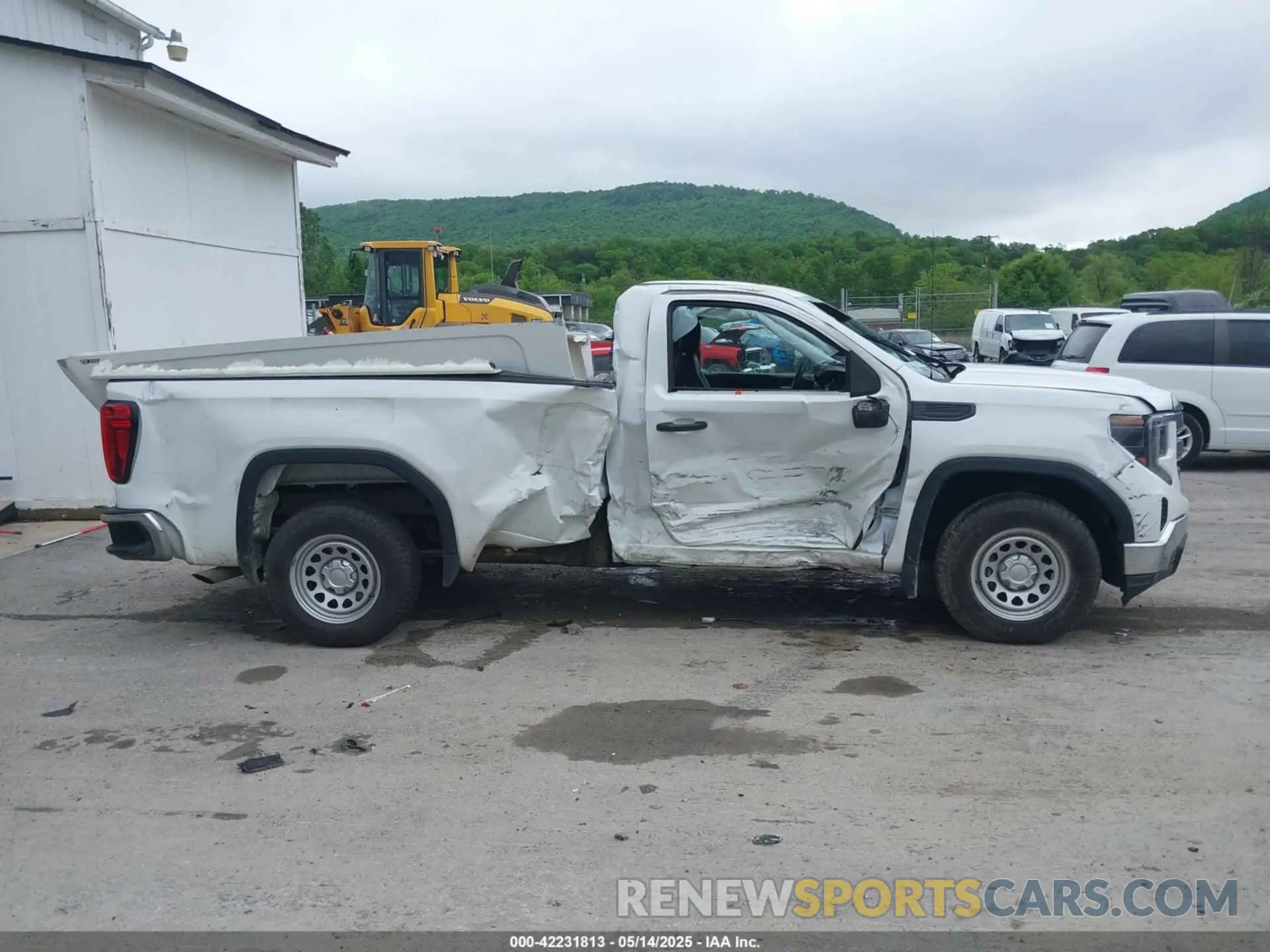 14 Photograph of a damaged car 3GTNHAEK4PG295365 GMC SIERRA 1500 2023