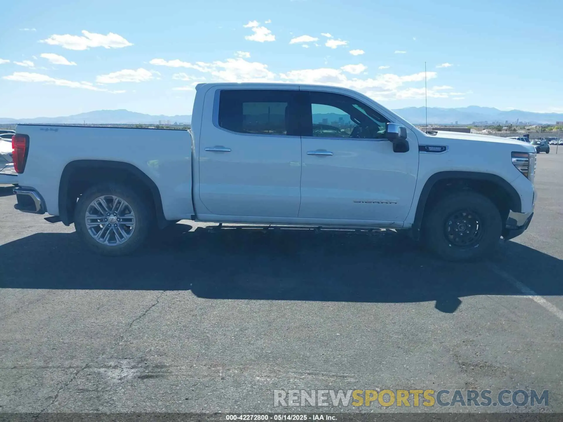 13 Фотография поврежденного автомобиля 3GTUUDE86PG103392 GMC SIERRA 1500 2023