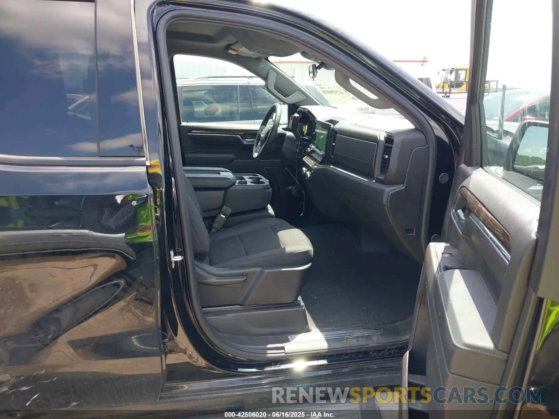 5 Photograph of a damaged car 1GTRHCE83RZ313102 GMC SIERRA 1500 2024