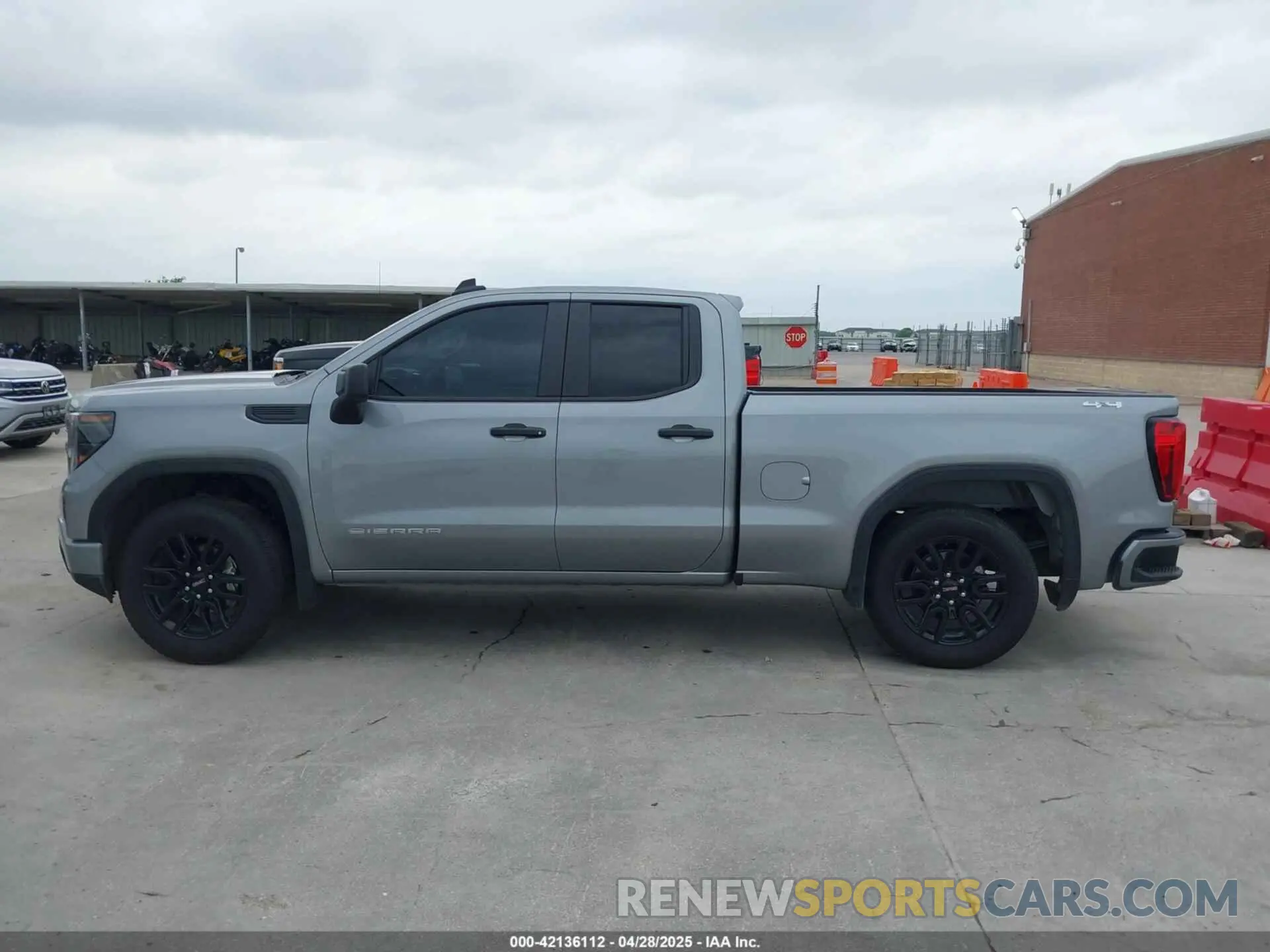 14 Photograph of a damaged car 1GTRUAEKXRZ341233 GMC SIERRA 1500 2024