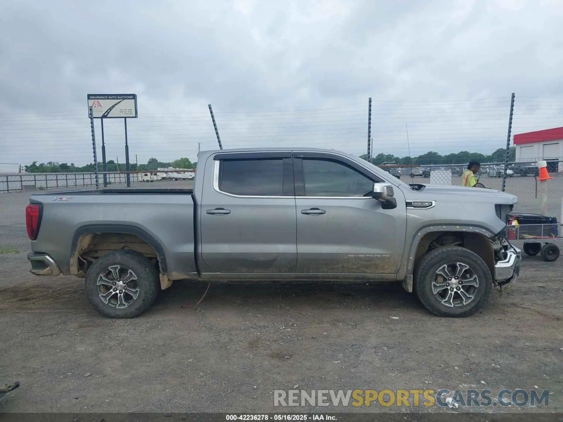 14 Photograph of a damaged car 1GTUUBED1RZ120282 GMC SIERRA 1500 2024