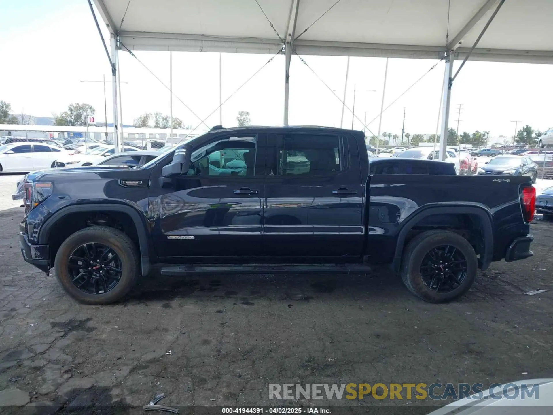 14 Photograph of a damaged car 1GTUUCE8XRZ397408 GMC SIERRA 1500 2024