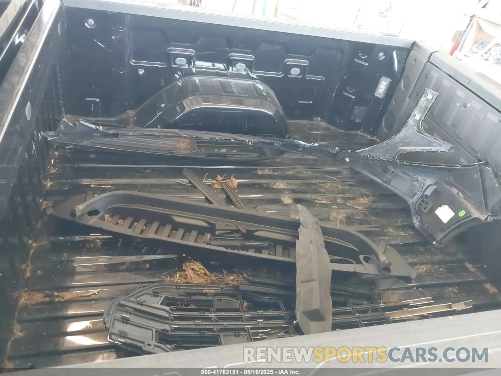 12 Photograph of a damaged car 1GTUUDED0RZ273375 GMC SIERRA 1500 2024