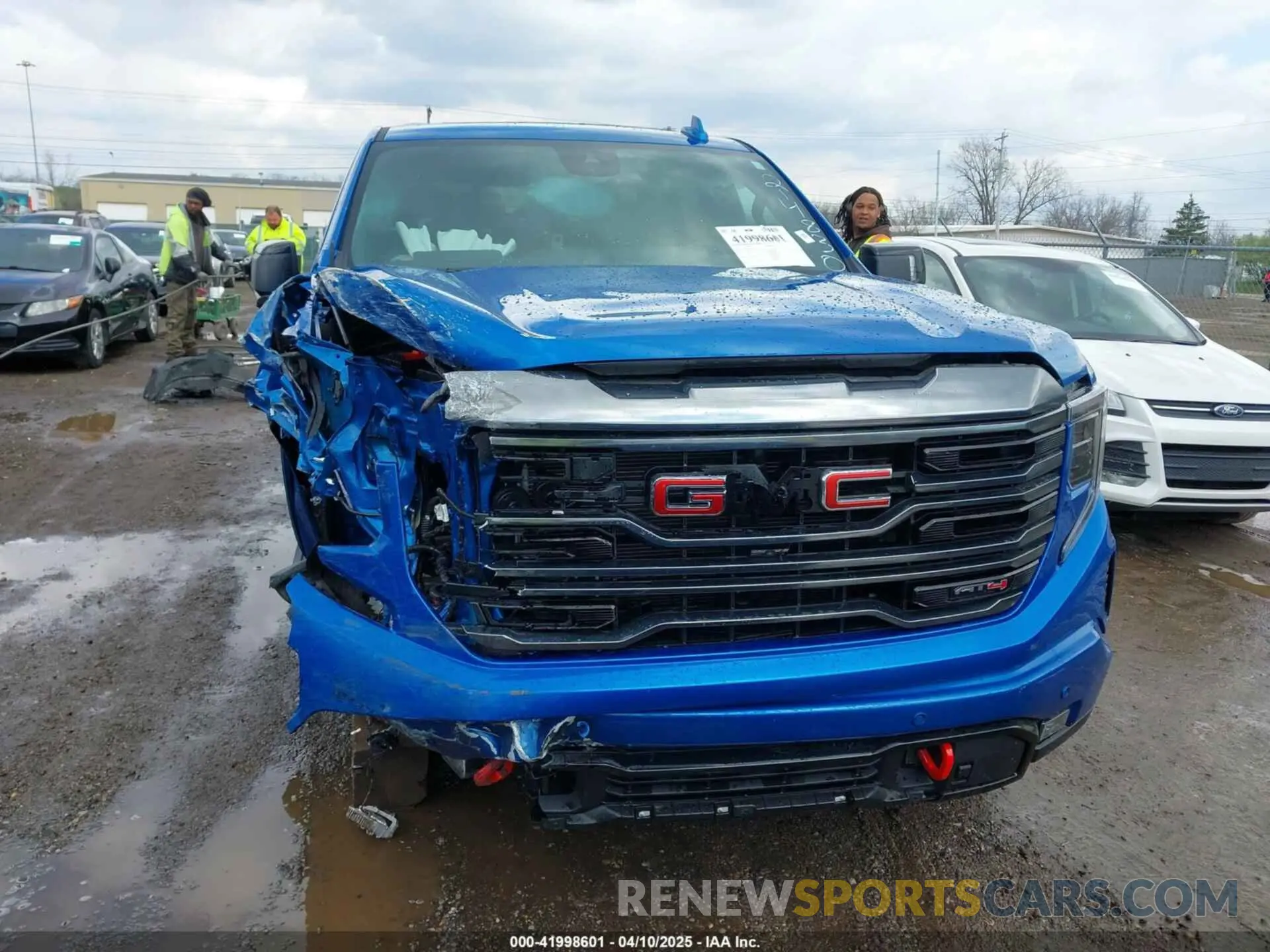 13 Photograph of a damaged car 1GTUUEE8XRZ214830 GMC SIERRA 1500 2024