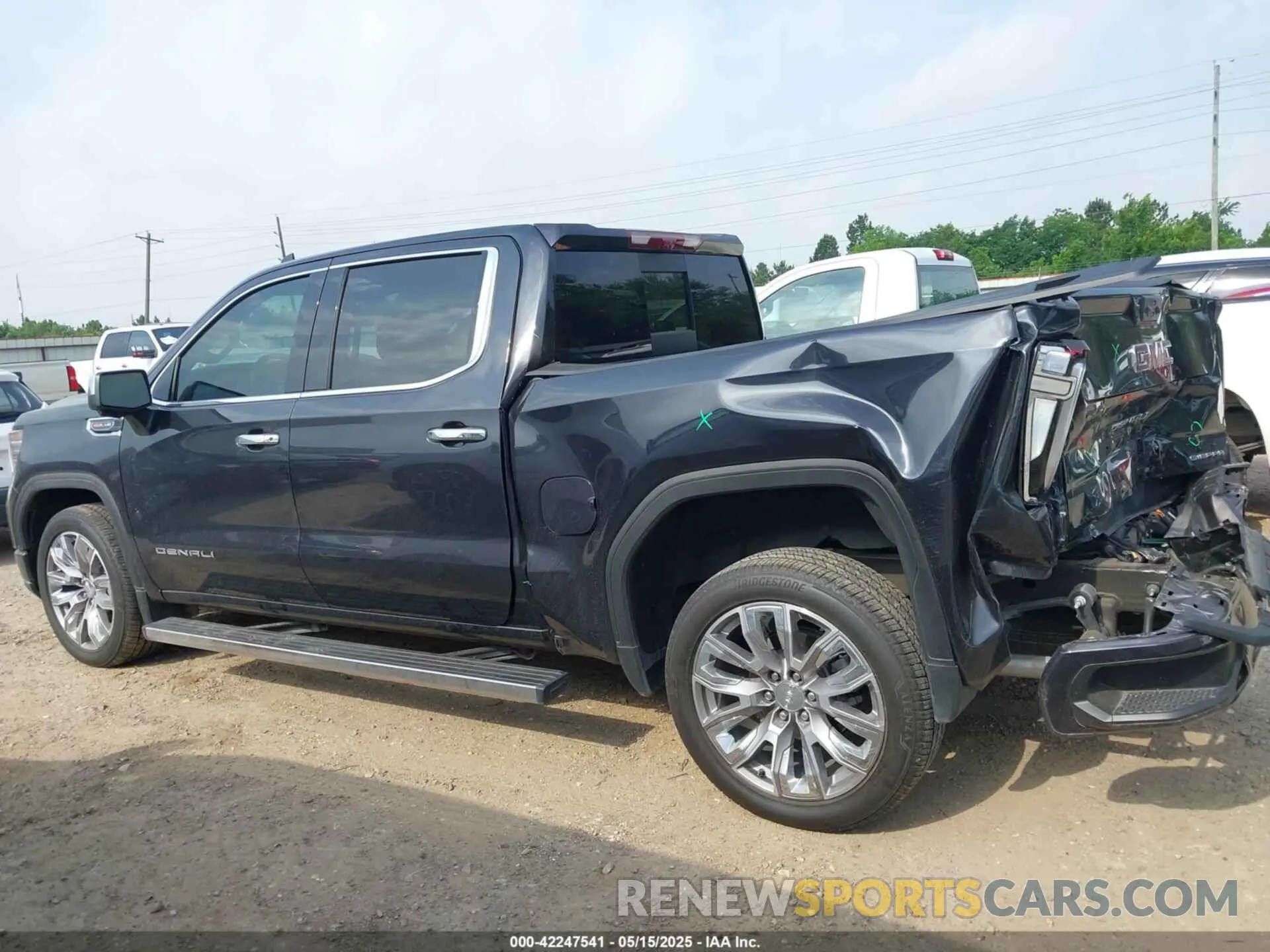 14 Photograph of a damaged car 1GTUUGEL4RZ283920 GMC SIERRA 1500 2024