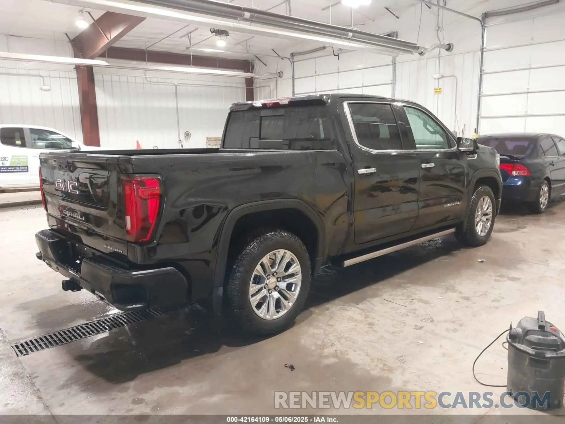 4 Photograph of a damaged car 1GTUUGELXRZ304754 GMC SIERRA 1500 2024
