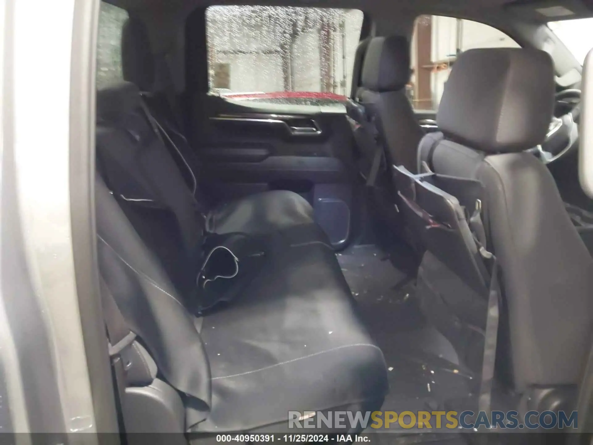 8 Photograph of a damaged car 3GTUUCE87RG155370 GMC SIERRA 1500 2024