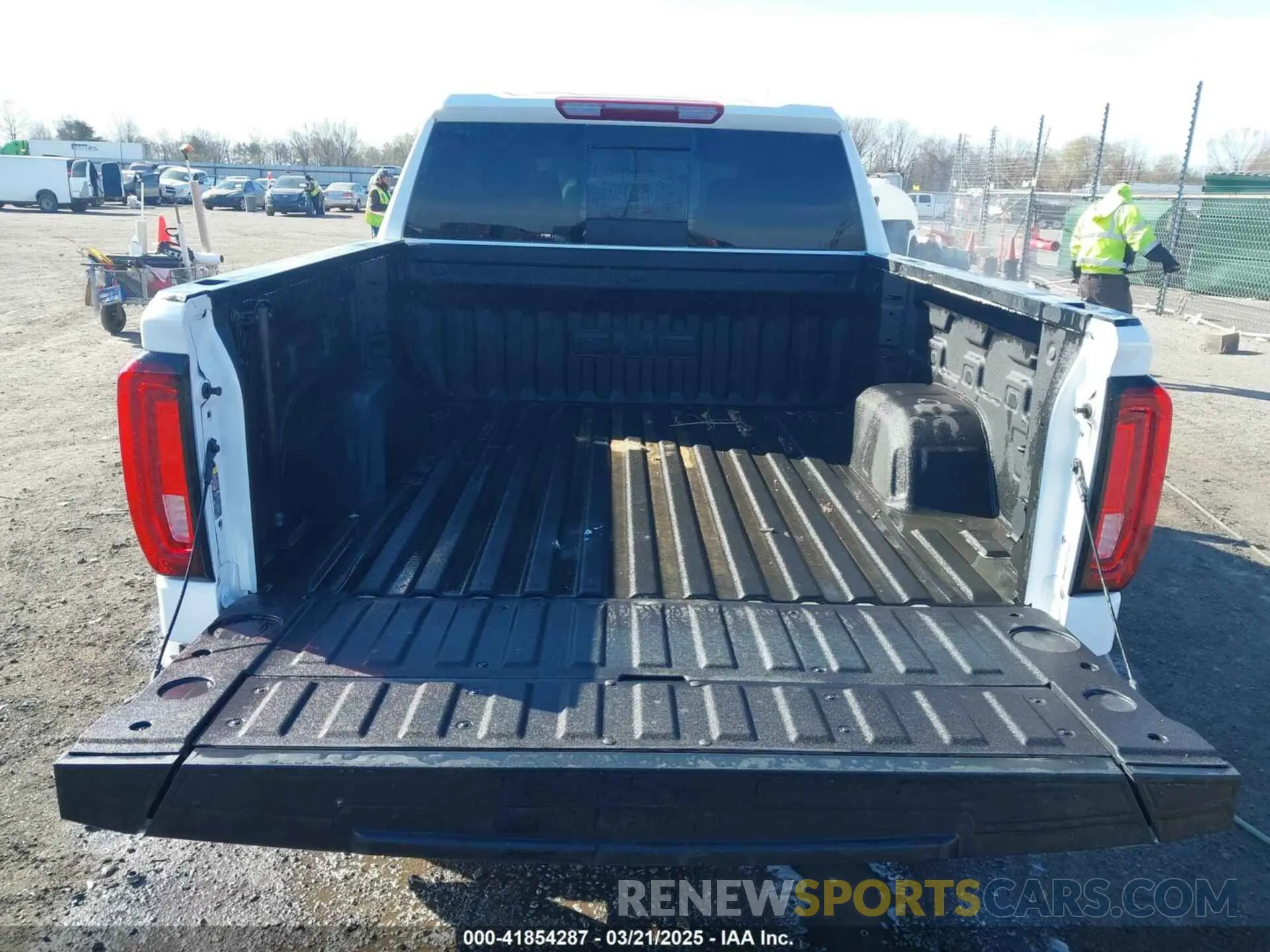 8 Photograph of a damaged car 3GTUUDE80RG381790 GMC SIERRA 1500 2024