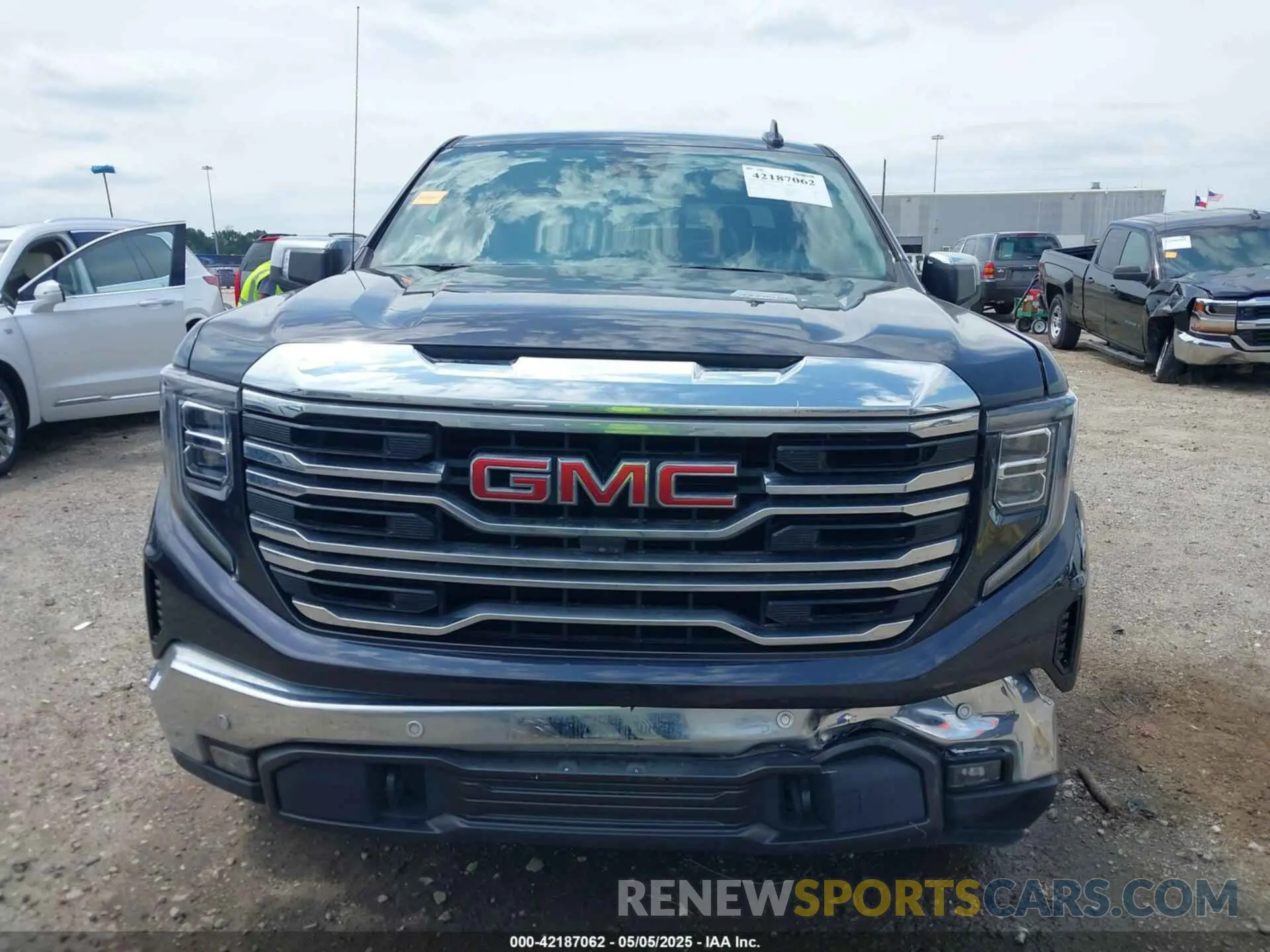 12 Photograph of a damaged car 3GTUUDED3RG247370 GMC SIERRA 1500 2024