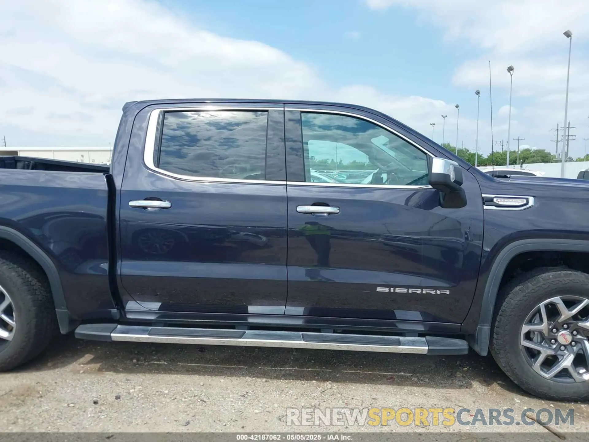 13 Photograph of a damaged car 3GTUUDED3RG247370 GMC SIERRA 1500 2024