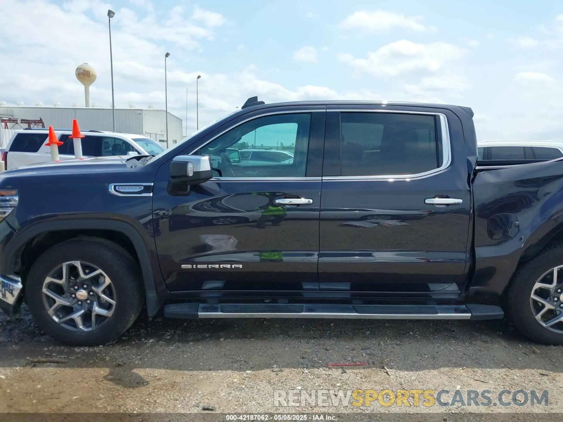 14 Photograph of a damaged car 3GTUUDED3RG247370 GMC SIERRA 1500 2024