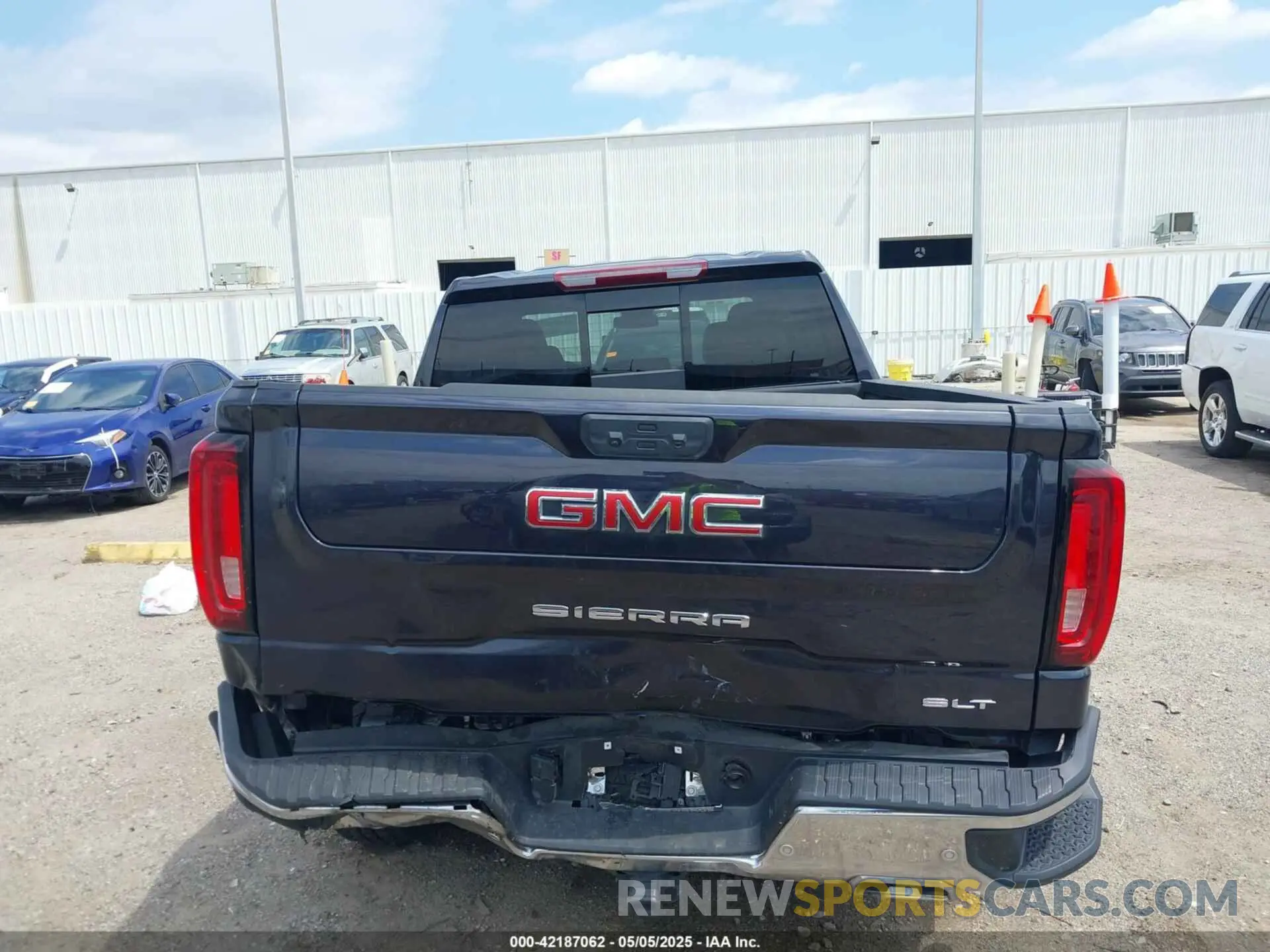 16 Photograph of a damaged car 3GTUUDED3RG247370 GMC SIERRA 1500 2024