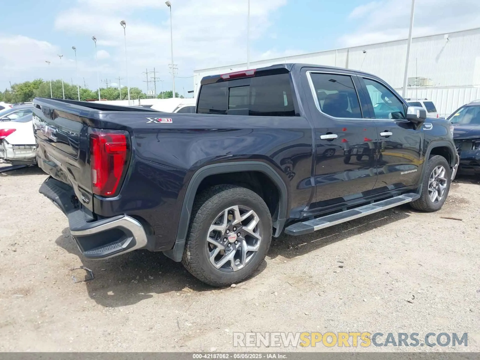 4 Photograph of a damaged car 3GTUUDED3RG247370 GMC SIERRA 1500 2024