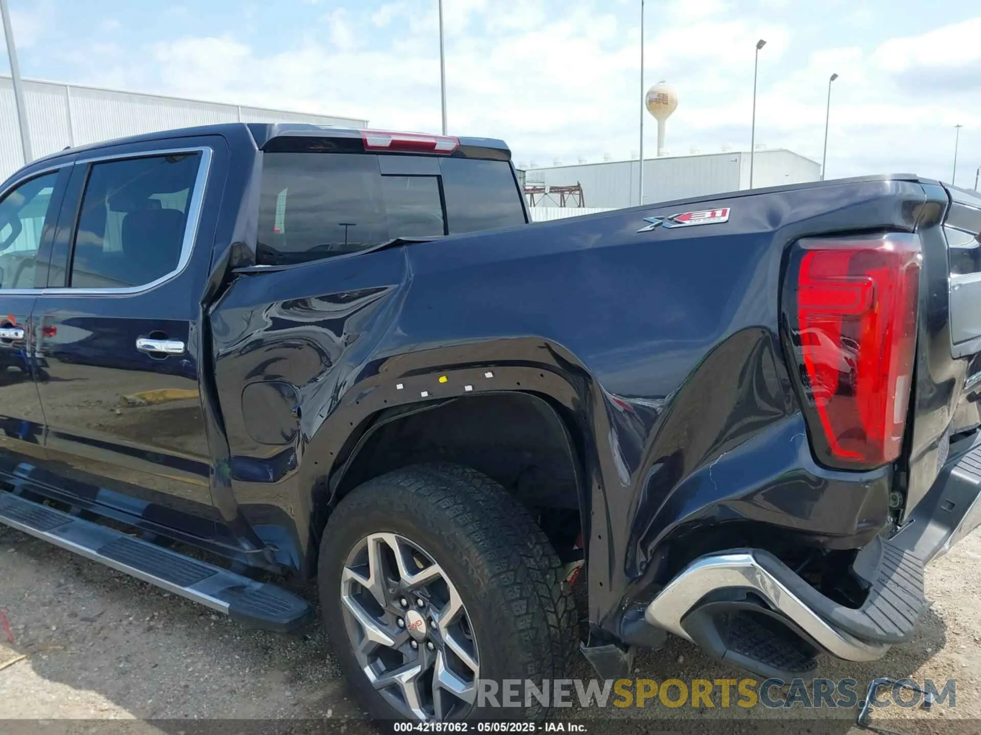 6 Photograph of a damaged car 3GTUUDED3RG247370 GMC SIERRA 1500 2024