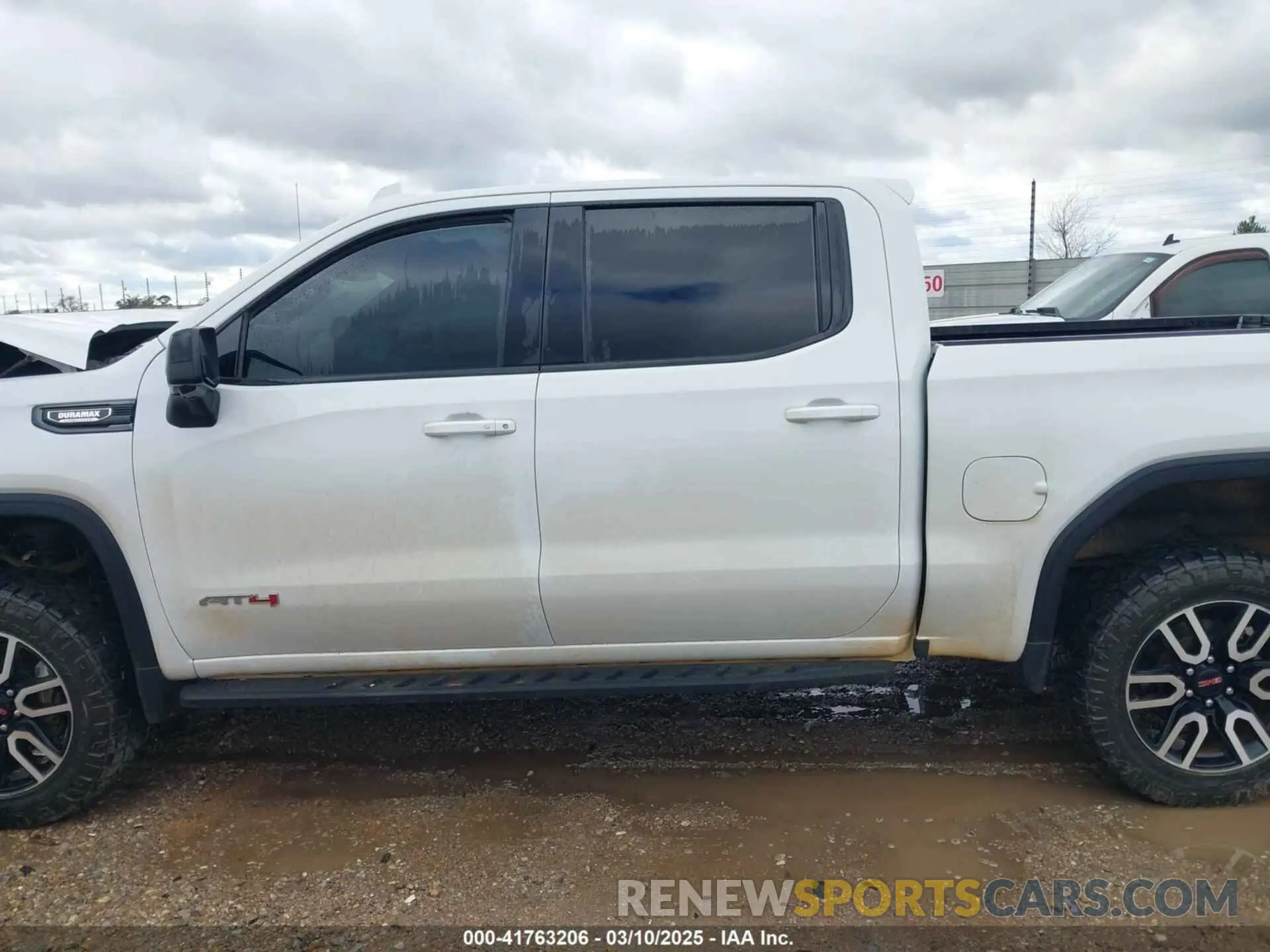14 Photograph of a damaged car 3GTUUEE8XRG108099 GMC SIERRA 1500 2024