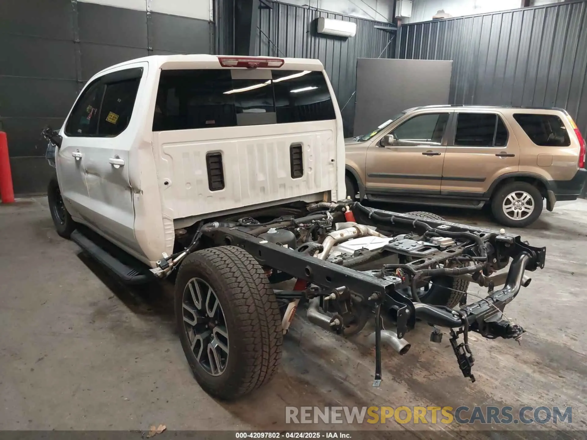 3 Фотография поврежденного автомобиля 3GTUUEEL9RG414568 GMC SIERRA 1500 2024