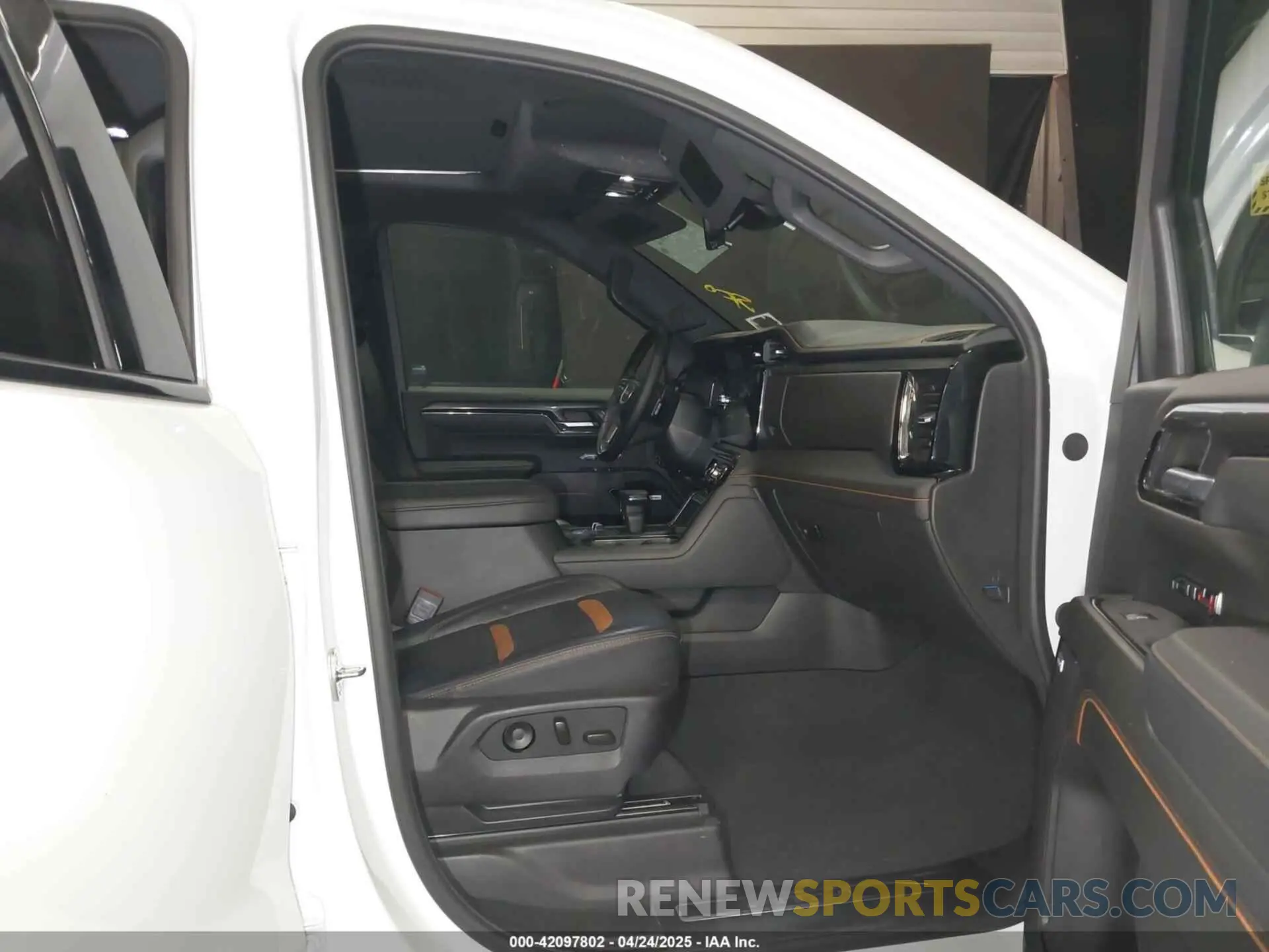 5 Фотография поврежденного автомобиля 3GTUUEEL9RG414568 GMC SIERRA 1500 2024