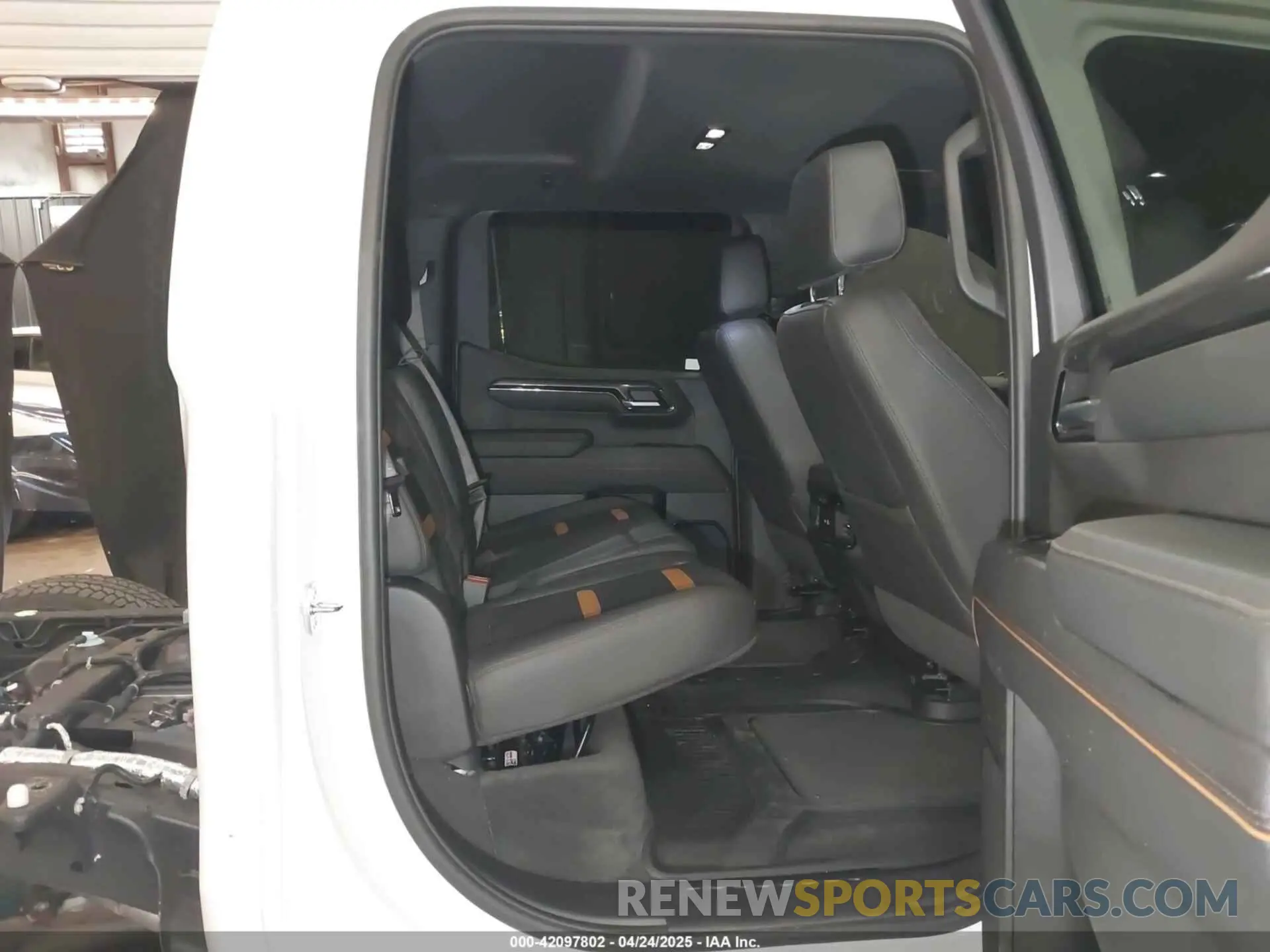 8 Фотография поврежденного автомобиля 3GTUUEEL9RG414568 GMC SIERRA 1500 2024