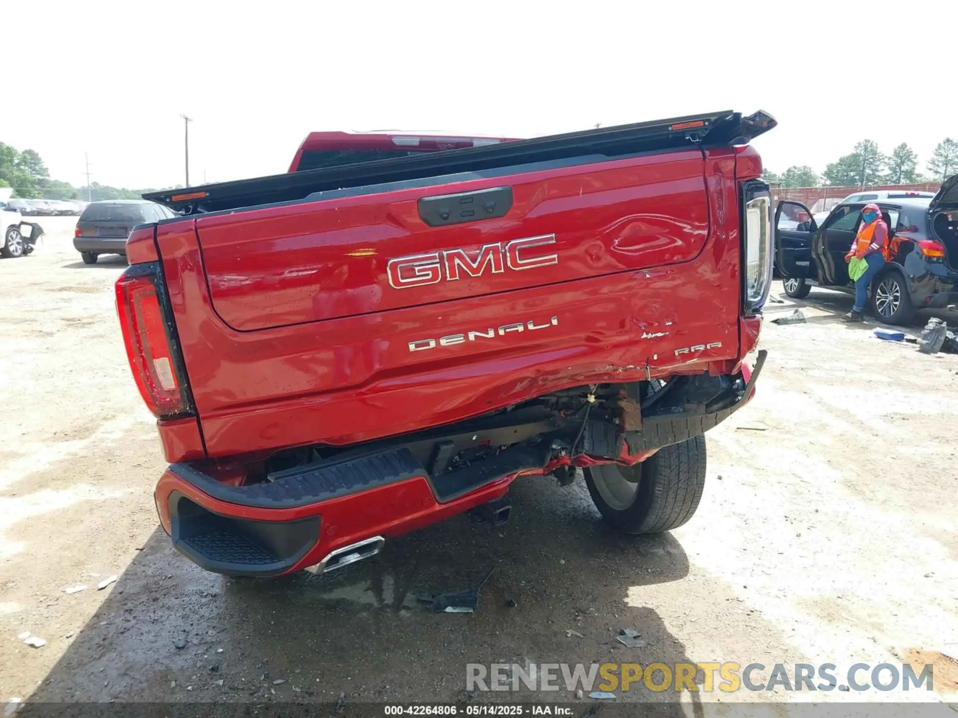 17 Photograph of a damaged car 3GTUUGED4RG320070 GMC SIERRA 1500 2024