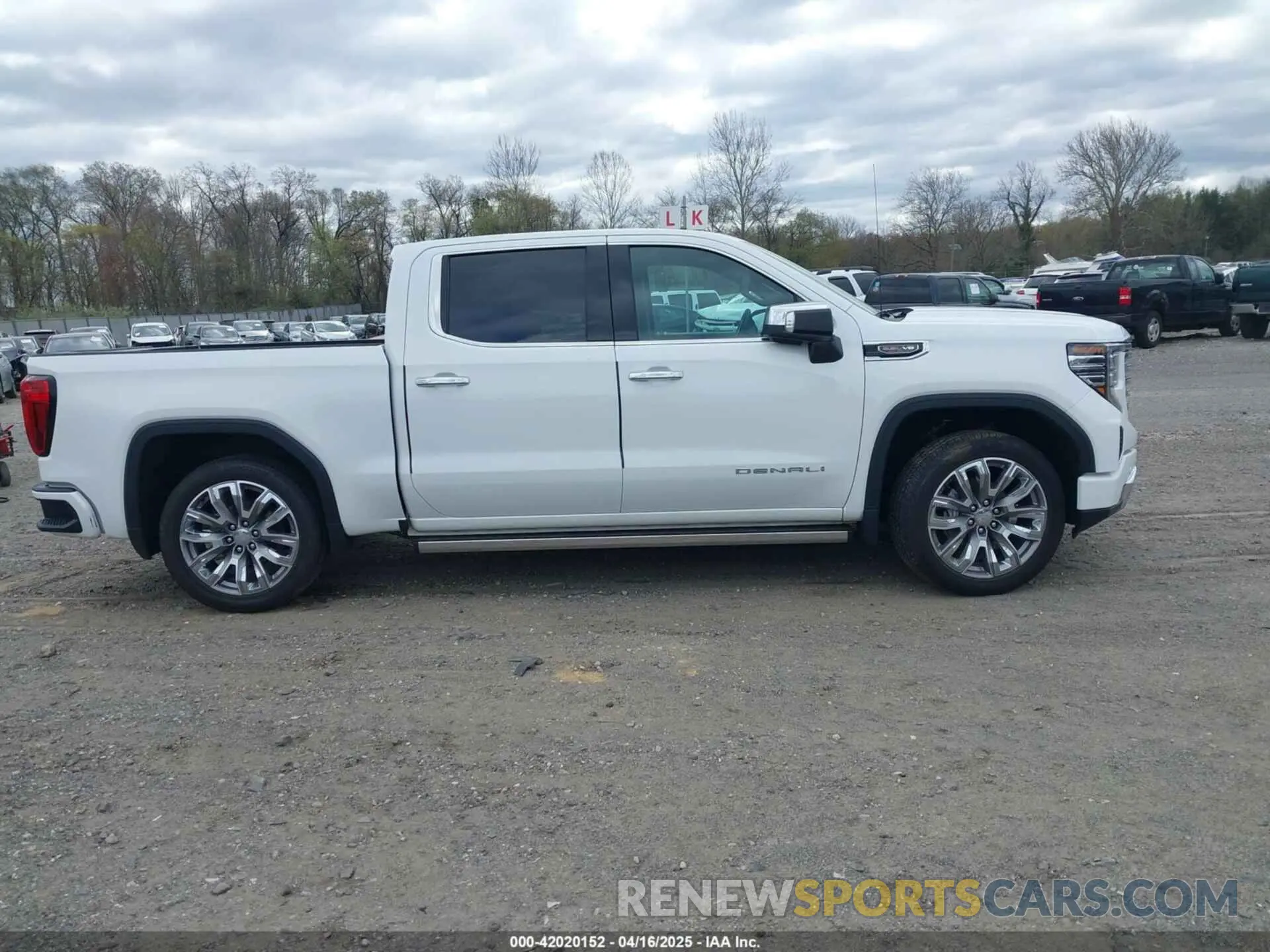14 Photograph of a damaged car 3GTUUGEL5RG190839 GMC SIERRA 1500 2024