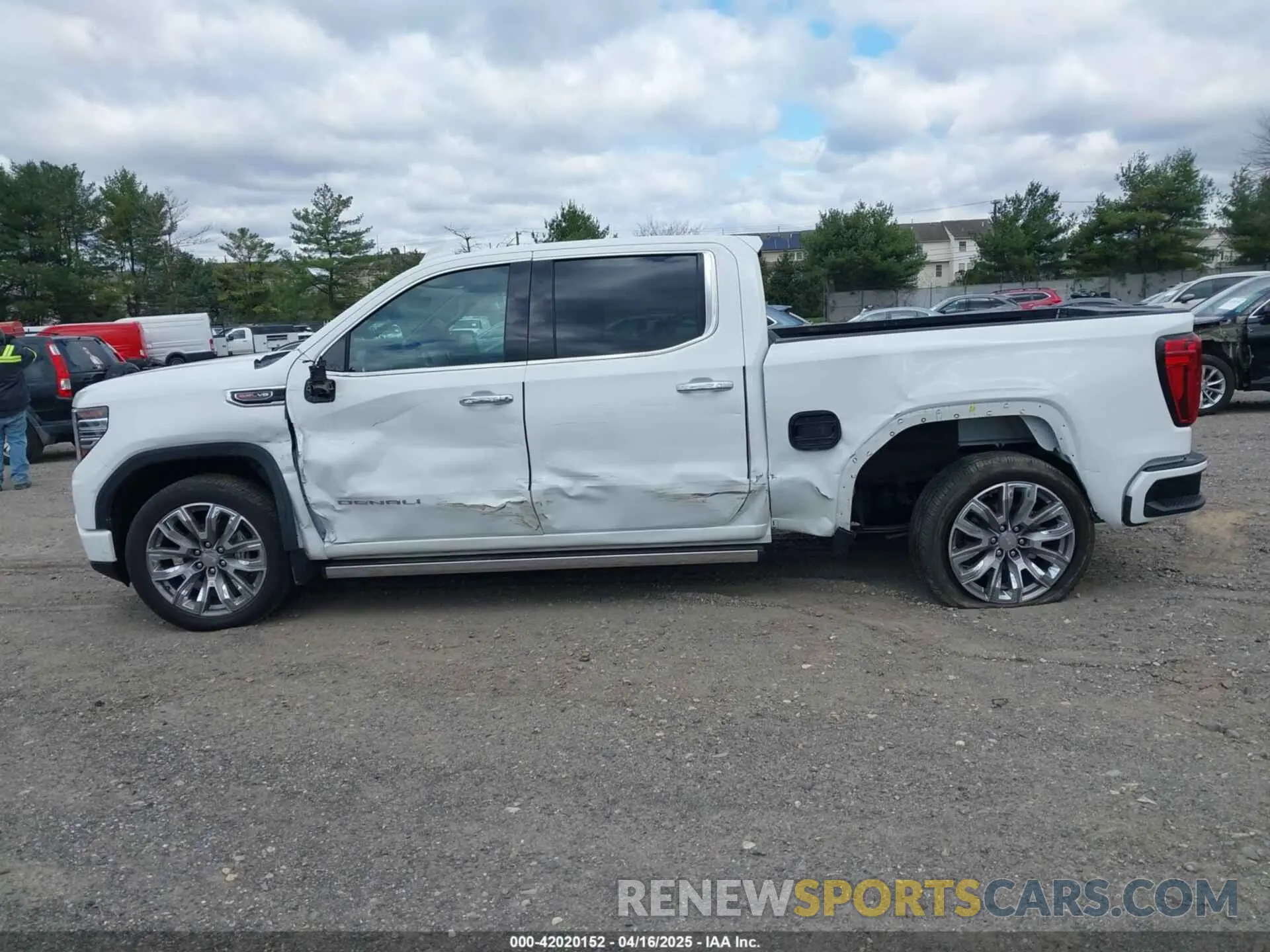 15 Photograph of a damaged car 3GTUUGEL5RG190839 GMC SIERRA 1500 2024