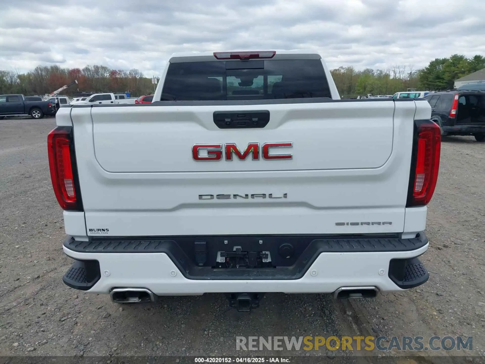 17 Photograph of a damaged car 3GTUUGEL5RG190839 GMC SIERRA 1500 2024