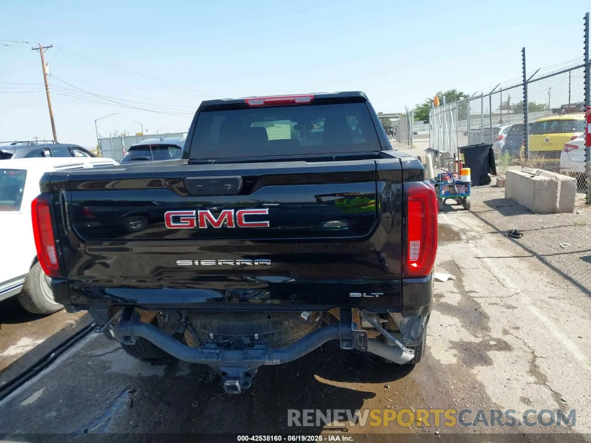 17 Photograph of a damaged car 1GTUUDED1SZ175400 GMC SIERRA 1500 2025