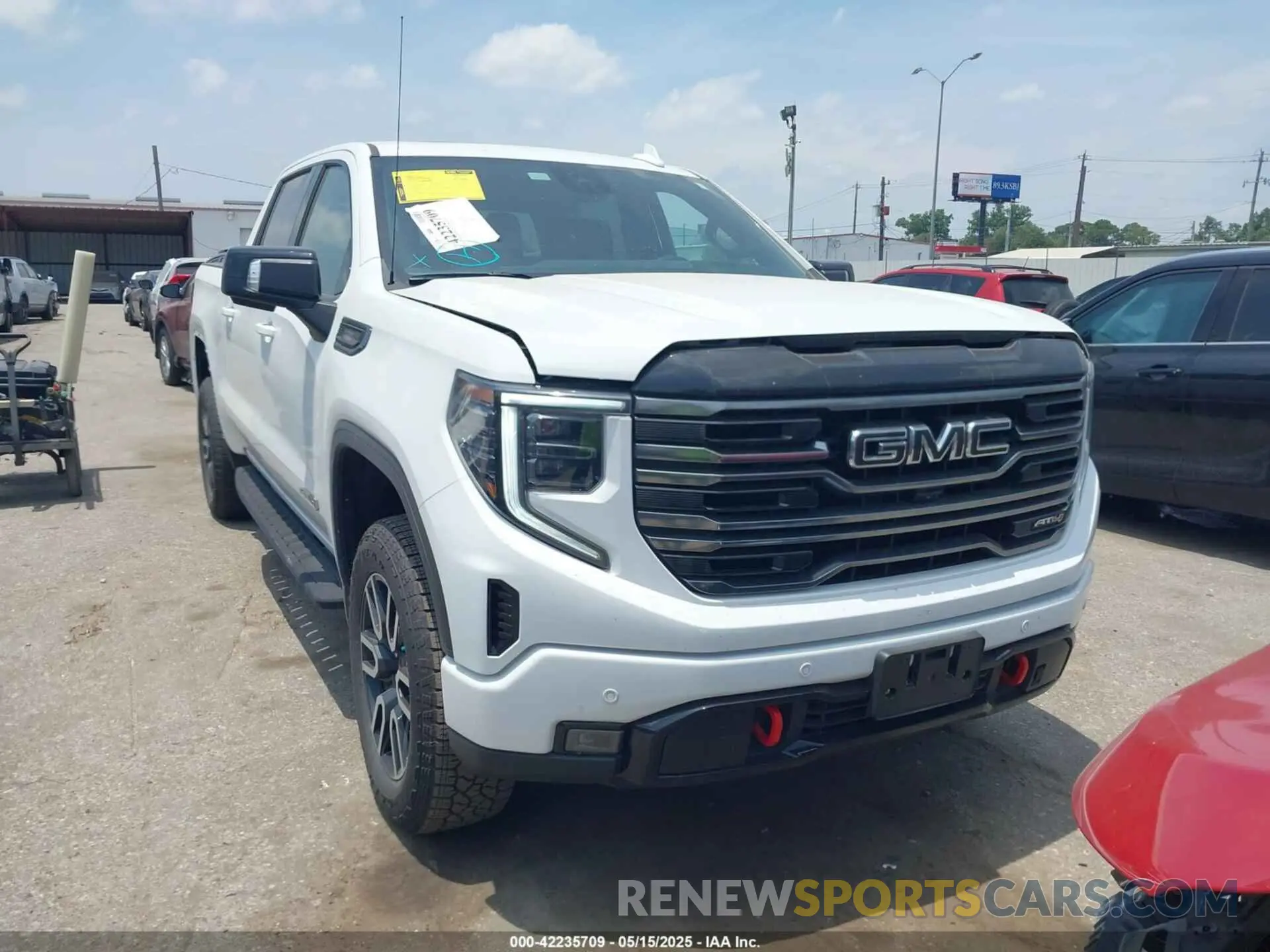 1 Фотография поврежденного автомобиля 1GTUUEE82SZ160087 GMC SIERRA 1500 2025