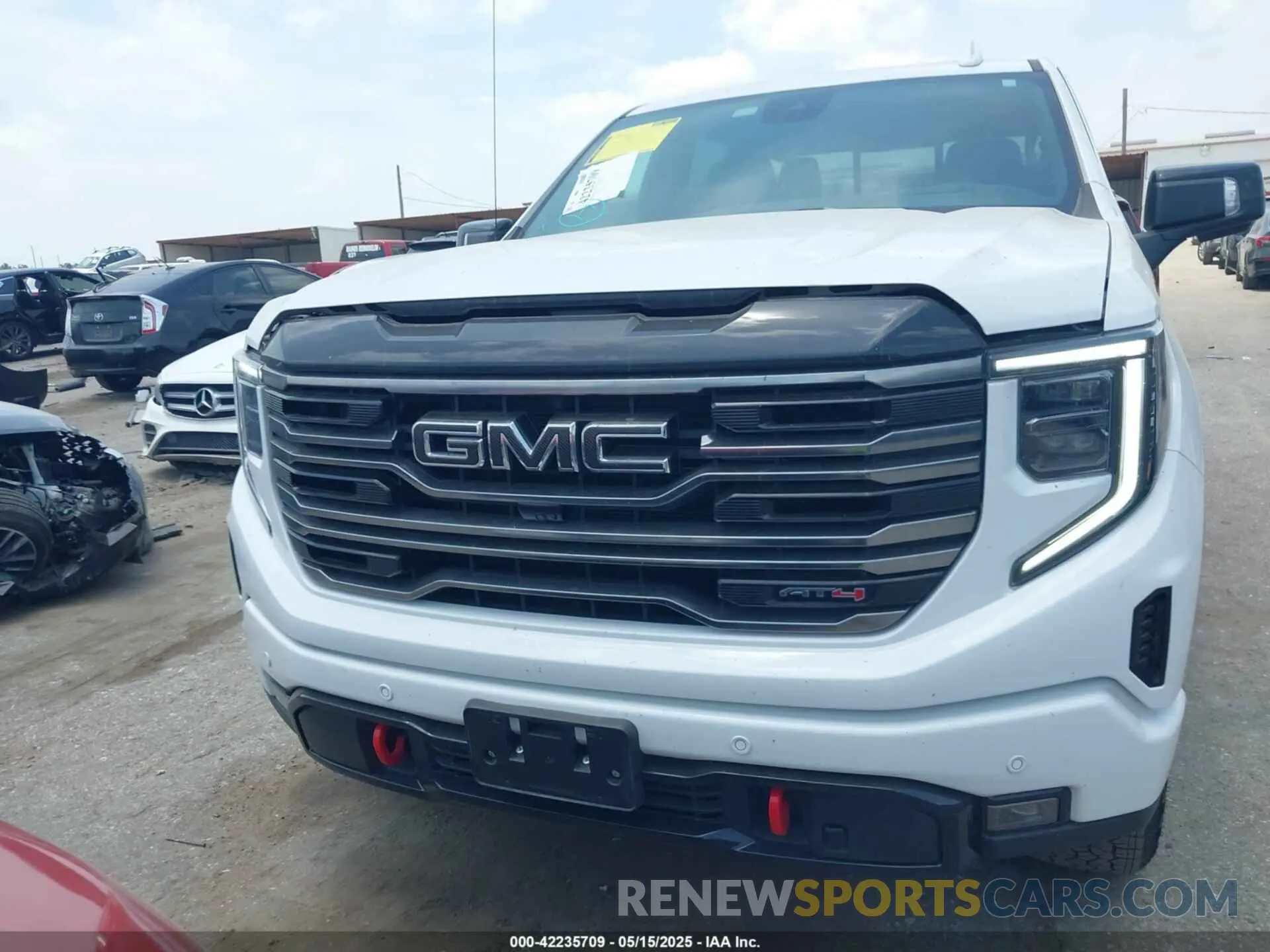 12 Фотография поврежденного автомобиля 1GTUUEE82SZ160087 GMC SIERRA 1500 2025