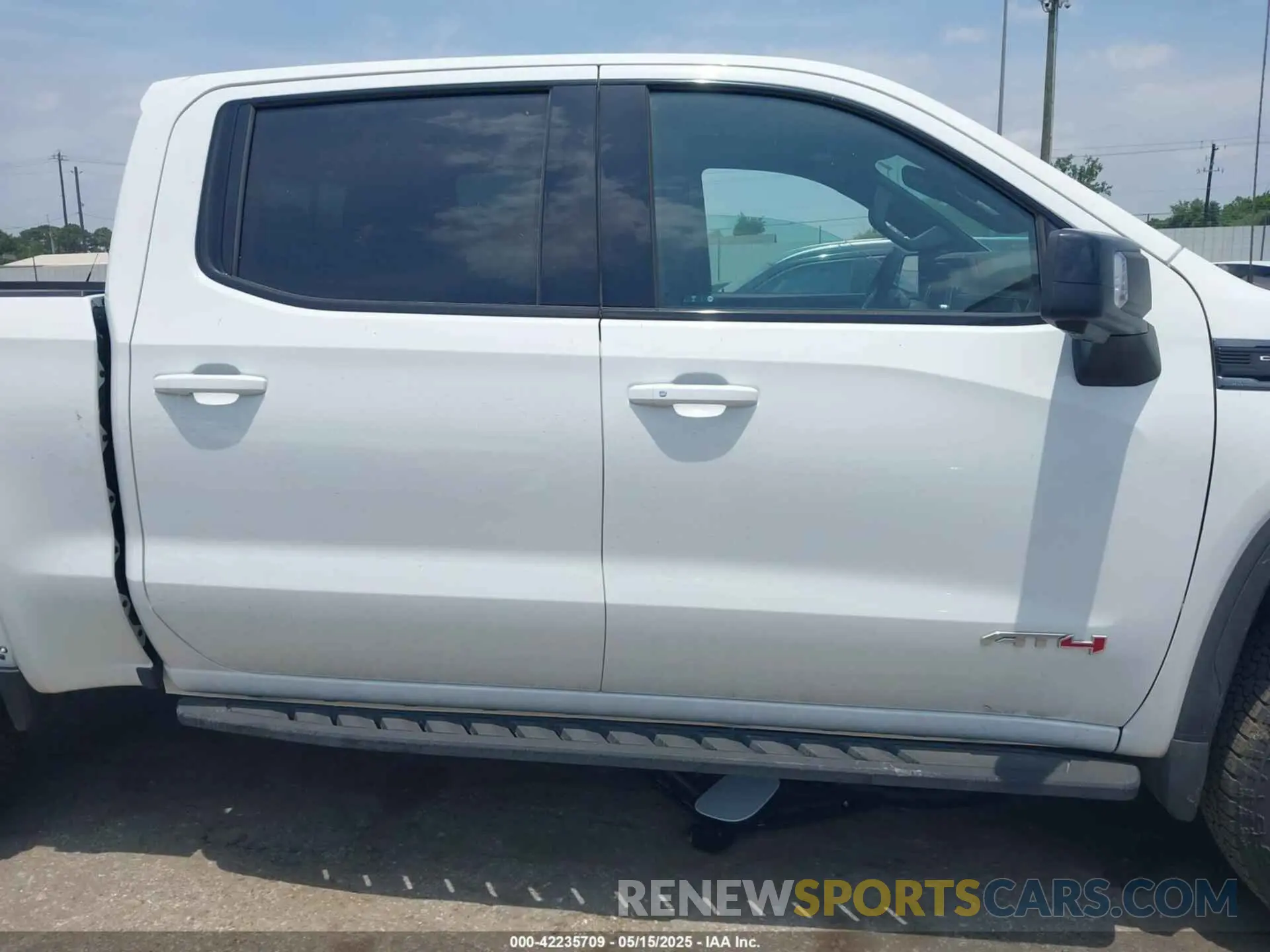 13 Фотография поврежденного автомобиля 1GTUUEE82SZ160087 GMC SIERRA 1500 2025