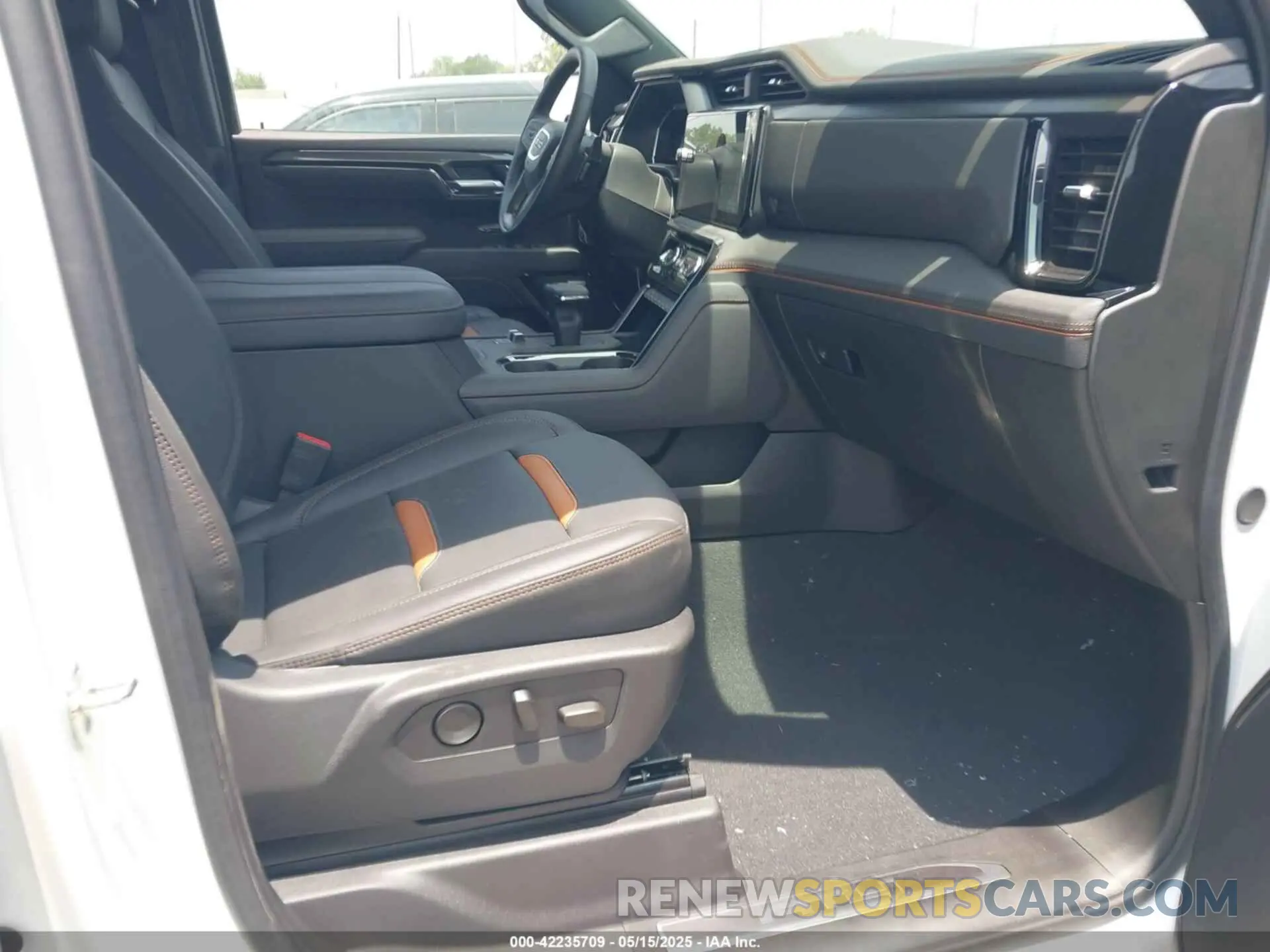5 Фотография поврежденного автомобиля 1GTUUEE82SZ160087 GMC SIERRA 1500 2025