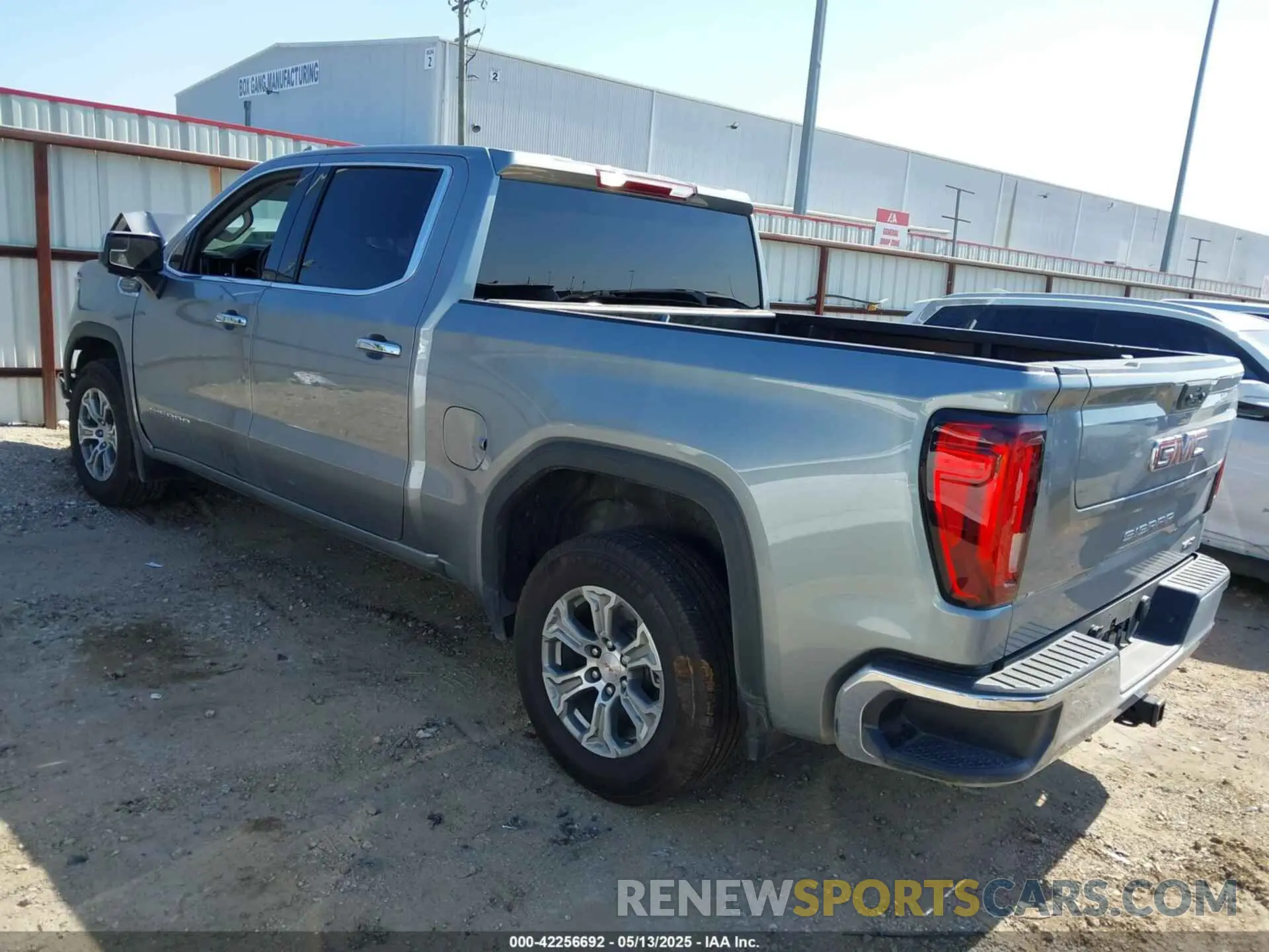 3 Фотография поврежденного автомобиля 3GTPHDED0SG125105 GMC SIERRA 1500 2025