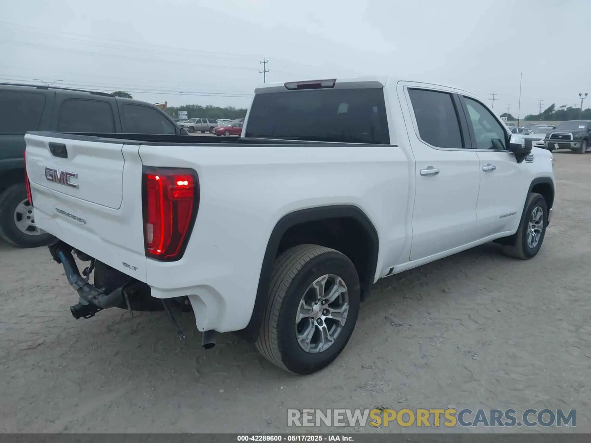 4 Photograph of a damaged car 3GTPHDED2SG247545 GMC SIERRA 1500 2025