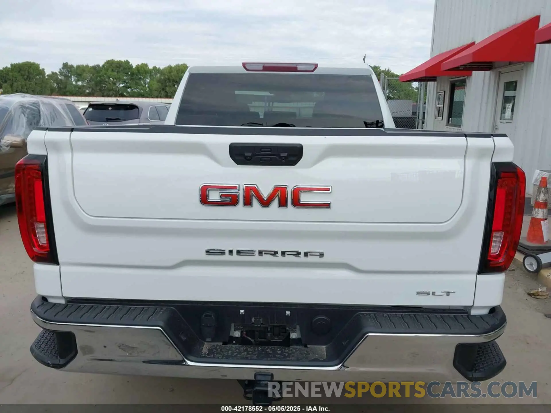16 Photograph of a damaged car 3GTPHDED3SG138172 GMC SIERRA 1500 2025